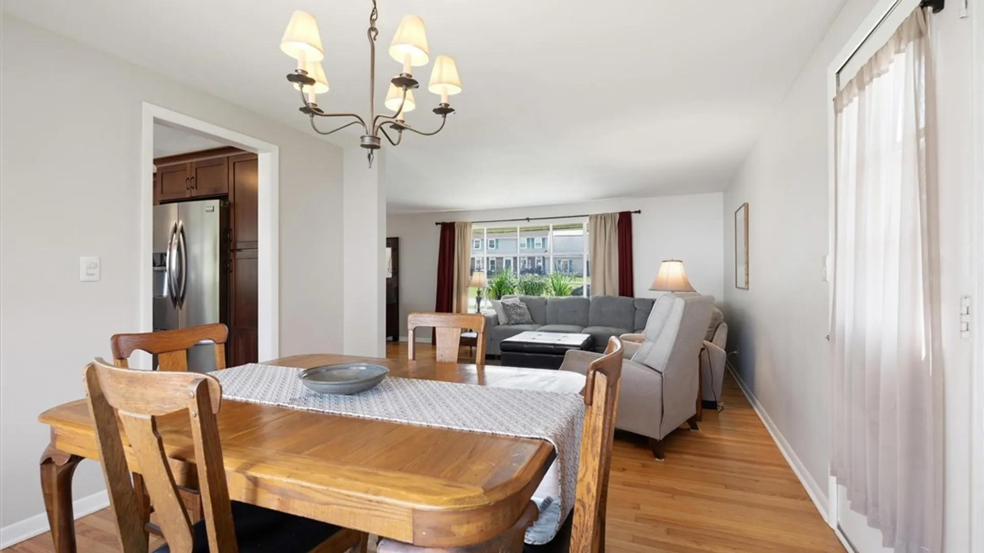 Property at 207 Thornton Circle, Camillus, NY 13031 14