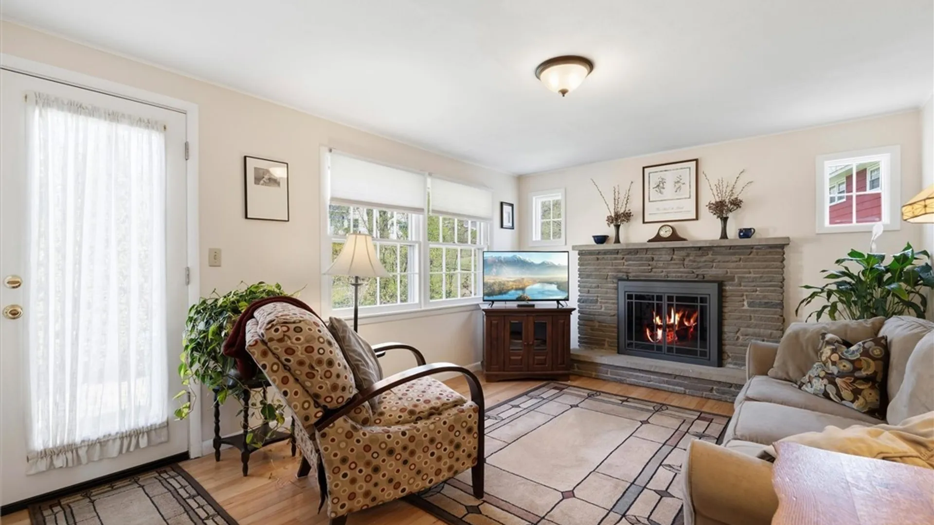 Property at 207 Thornton Circle, Camillus, NY 13031 15