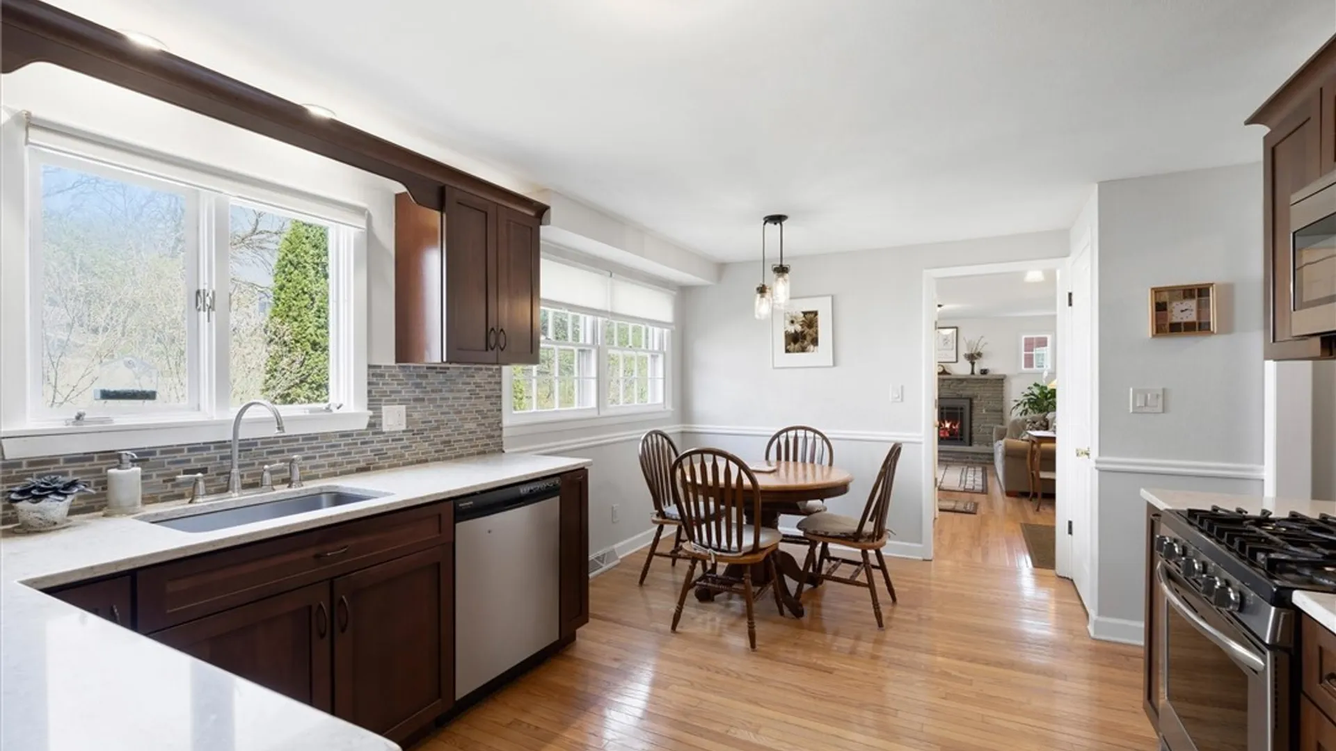 Property at 207 Thornton Circle, Camillus, NY 13031 21