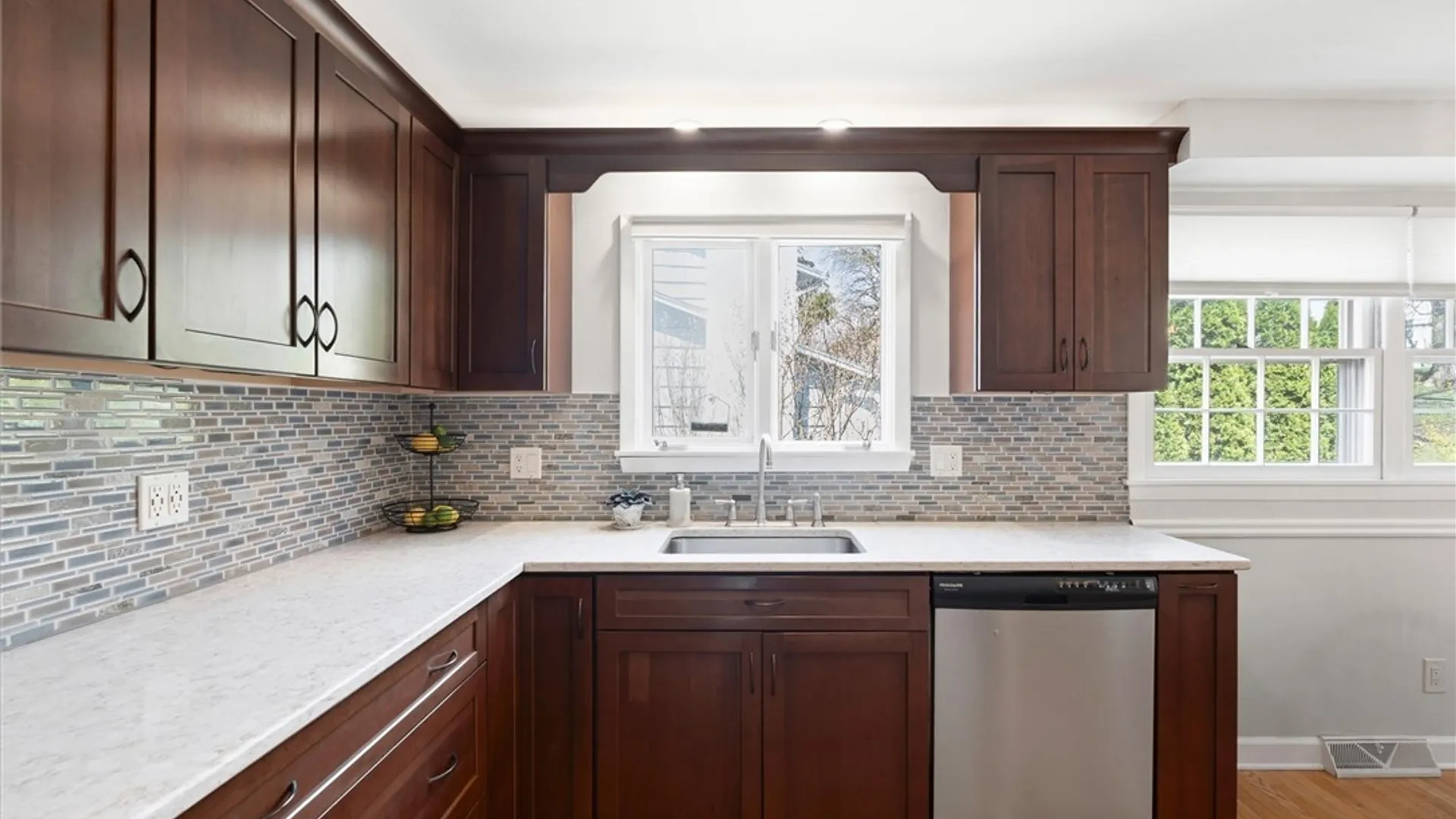 Property at 207 Thornton Circle, Camillus, NY 13031 22