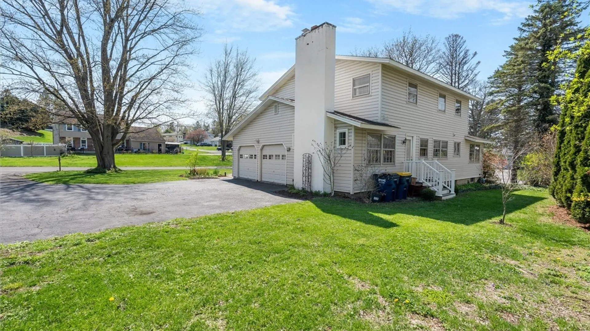 Property at 207 Thornton Circle, Camillus, NY 13031 37