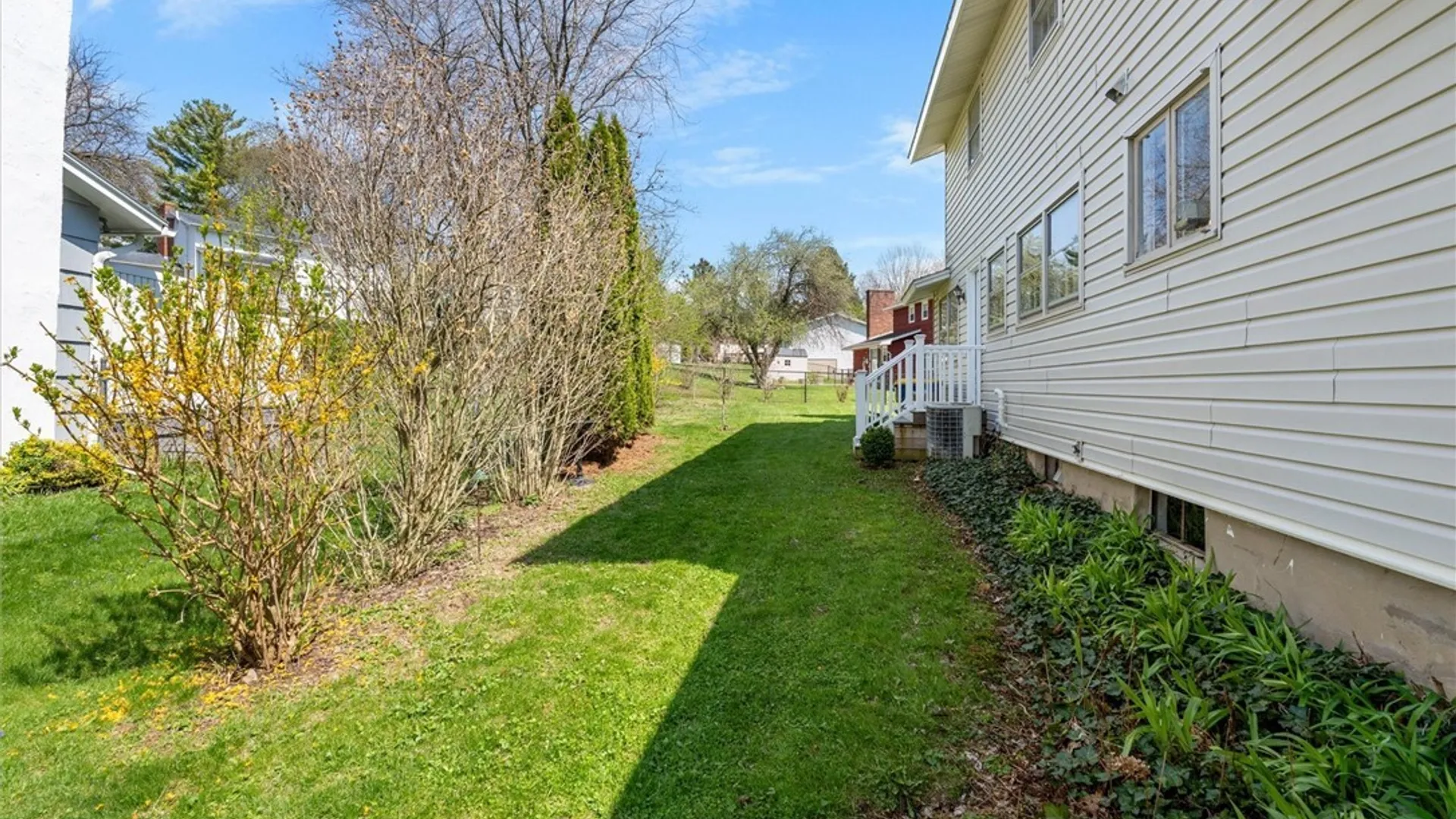 Property at 207 Thornton Circle, Camillus, NY 13031 39