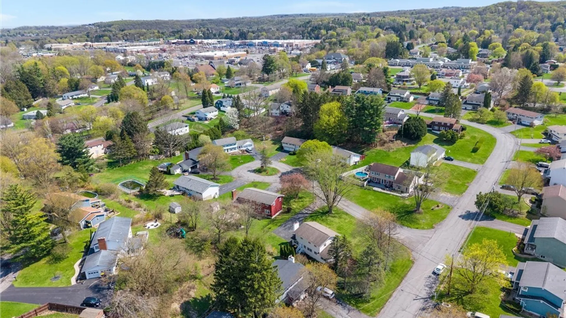 Property at 207 Thornton Circle, Camillus, NY 13031 46