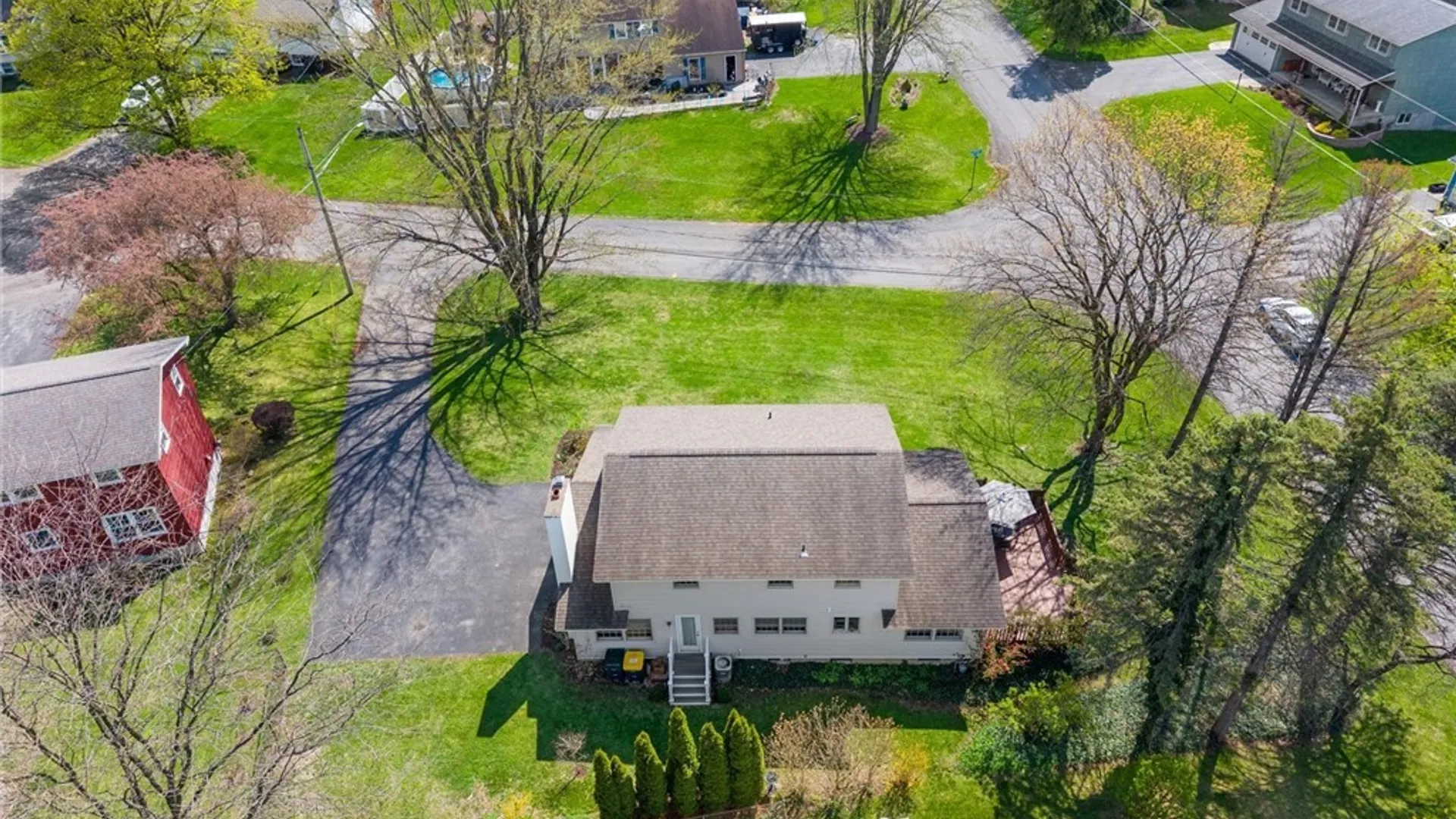 Property at 207 Thornton Circle, Camillus, NY 13031 47