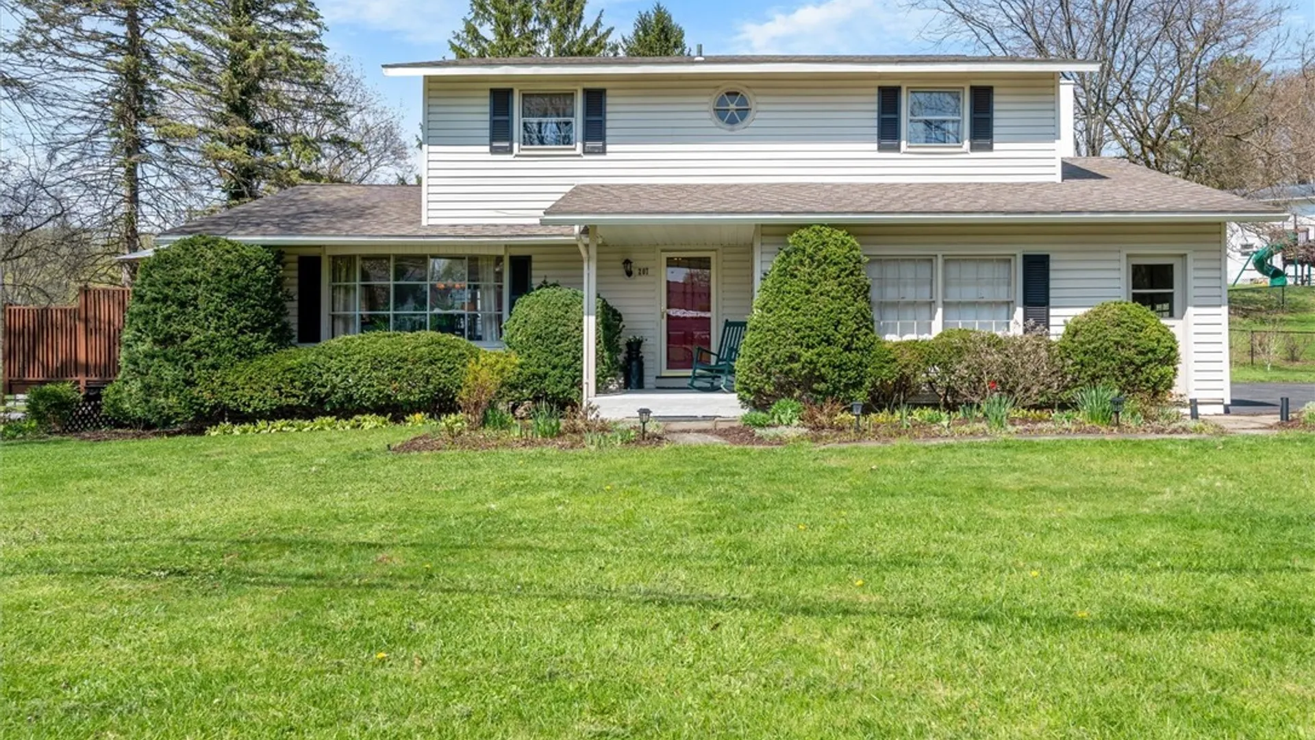 Property at 207 Thornton Circle, Camillus, NY 13031 5