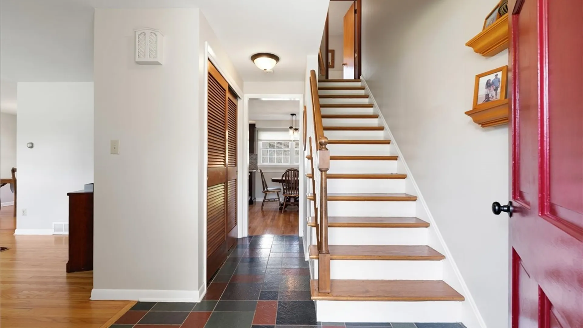 Property at 207 Thornton Circle, Camillus, NY 13031 7