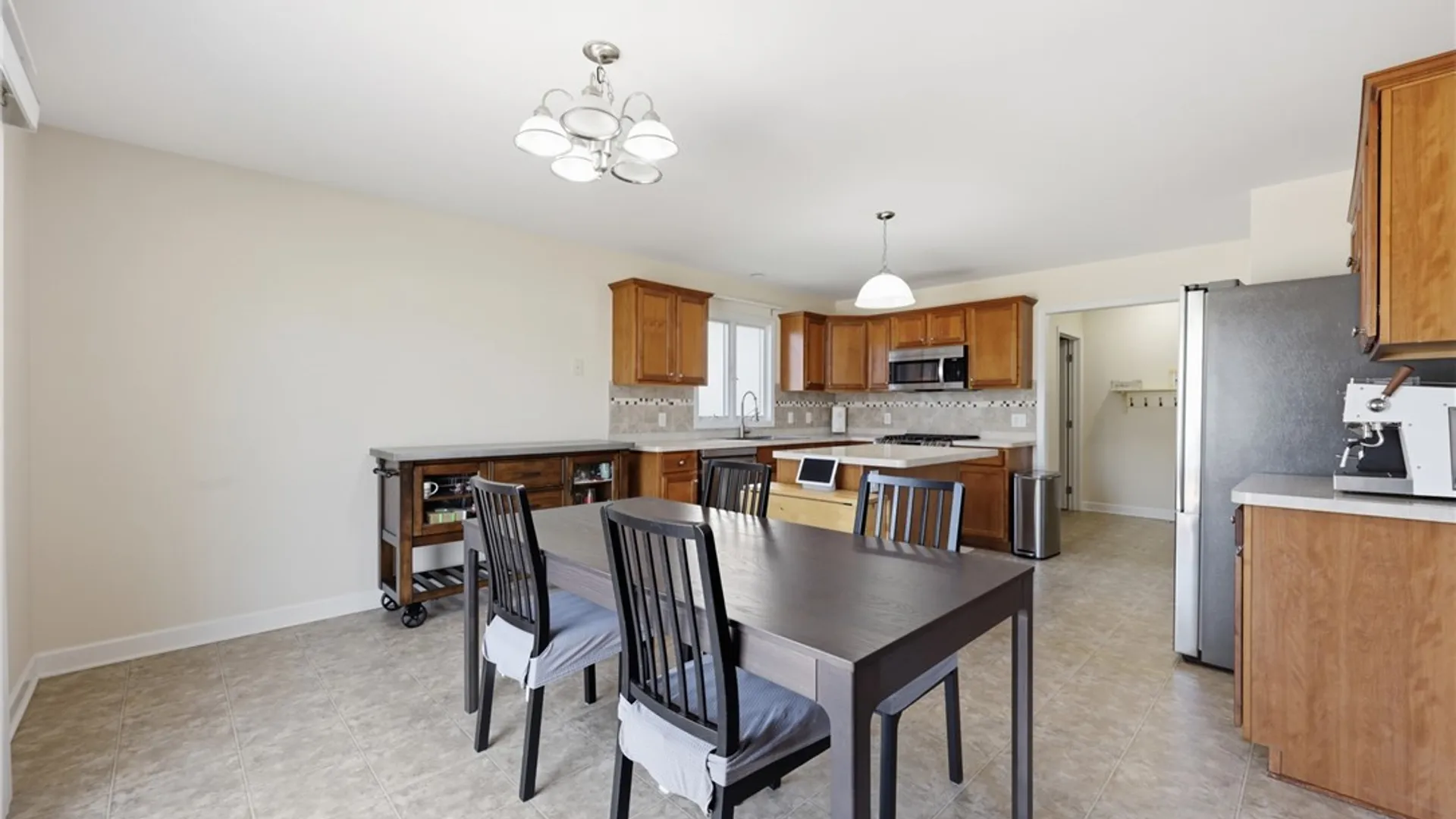 Property at 98 Morris Crescent, West Seneca, NY 14224 12