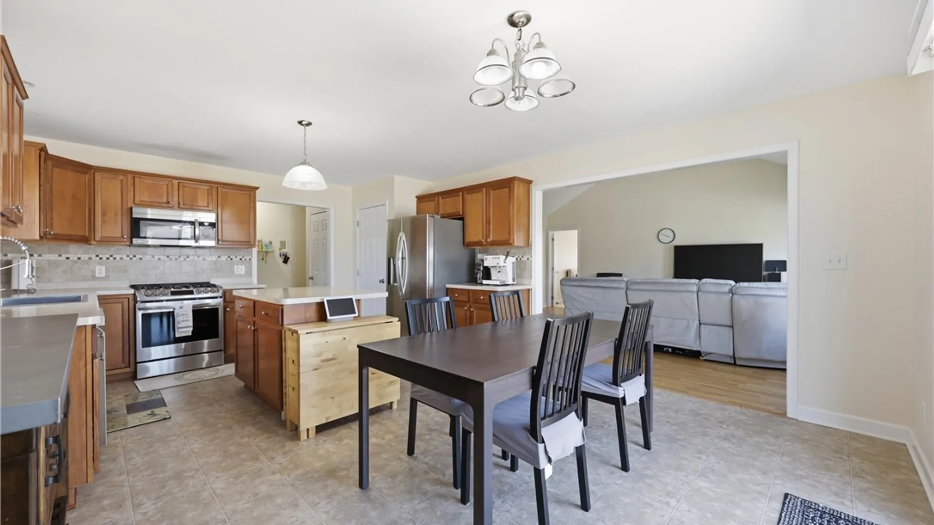 Property at 98 Morris Crescent, West Seneca, NY 14224 13