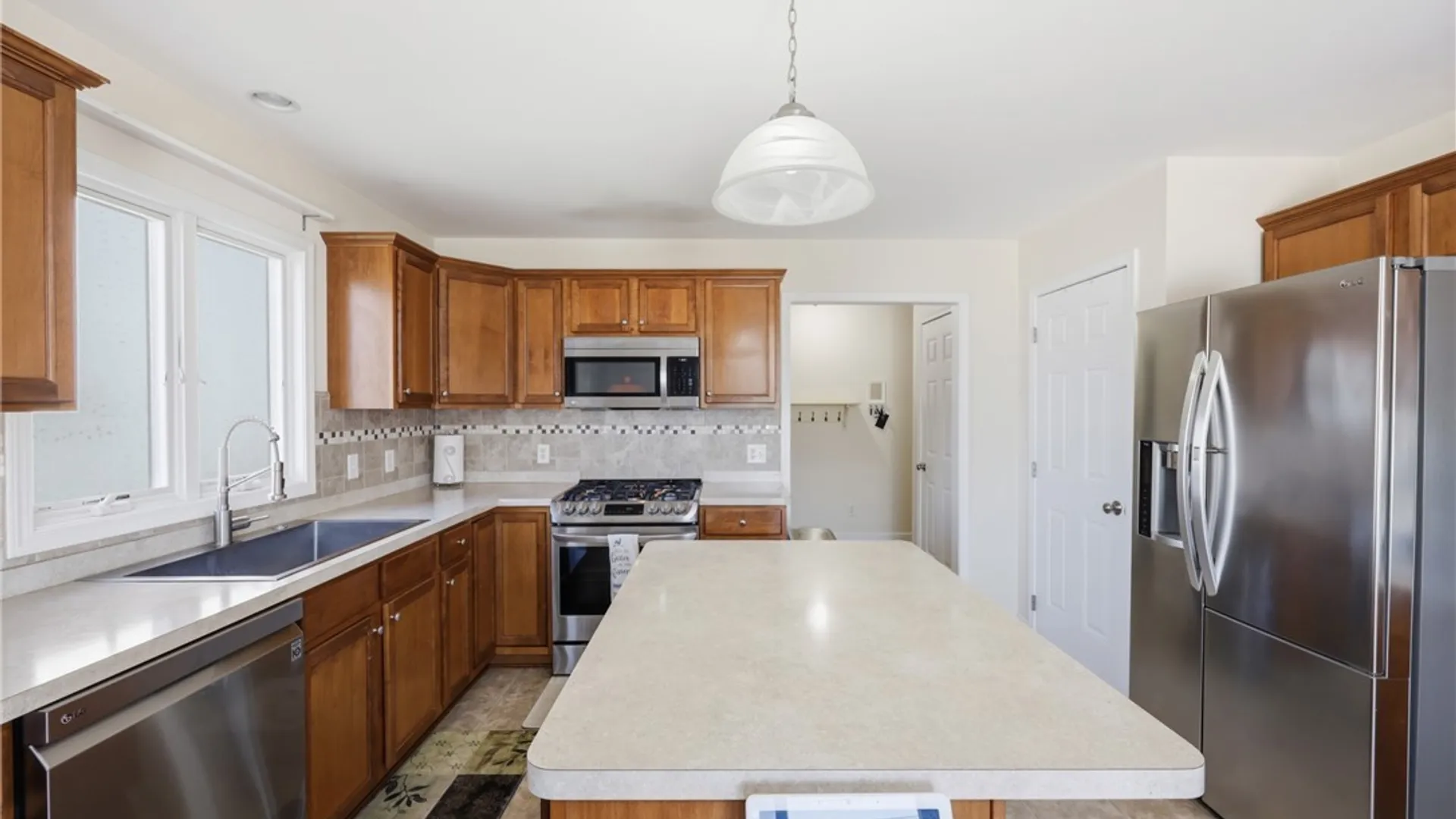 Property at 98 Morris Crescent, West Seneca, NY 14224 15