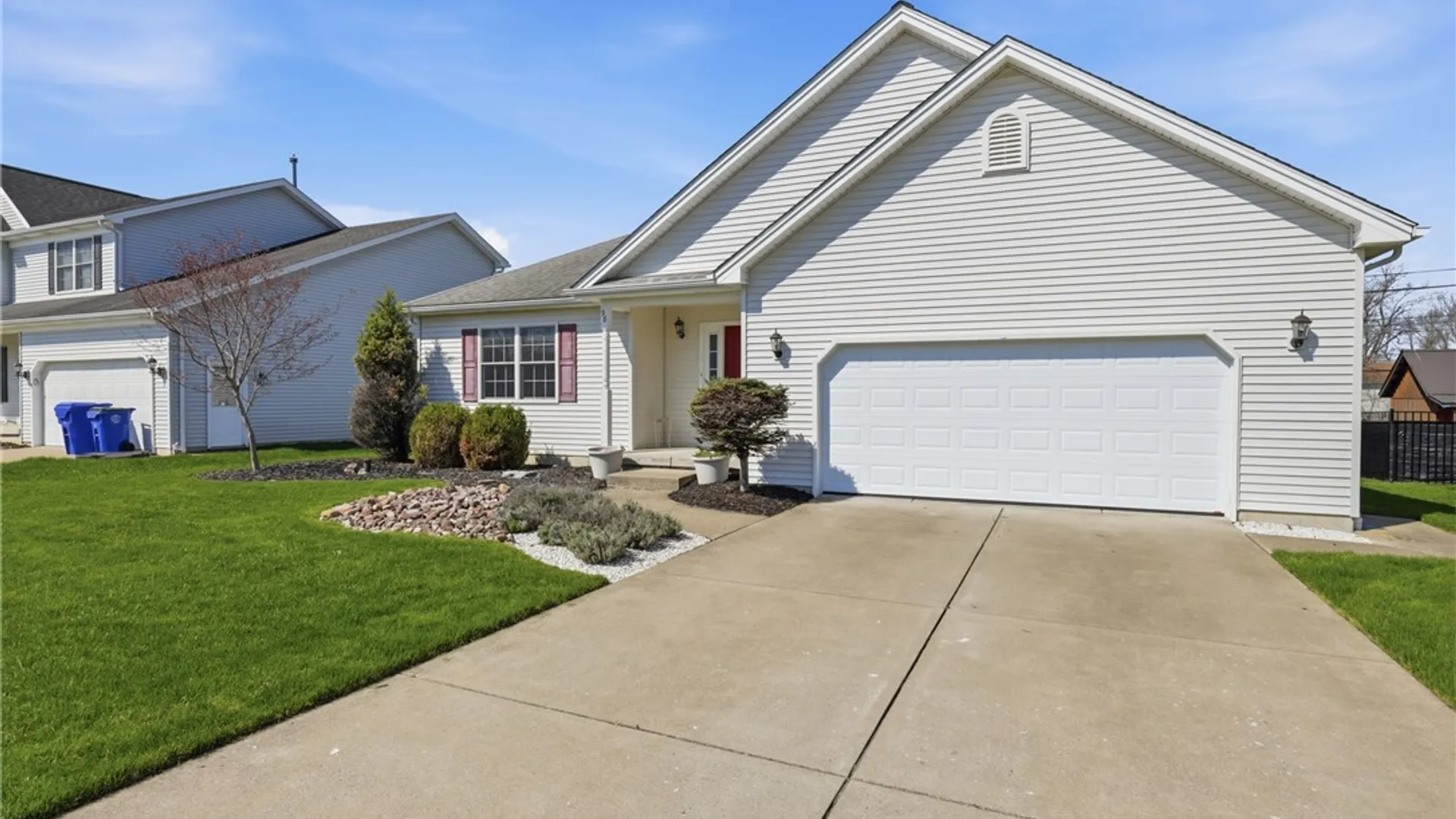 Property at 98 Morris Crescent, West Seneca, NY 14224 2