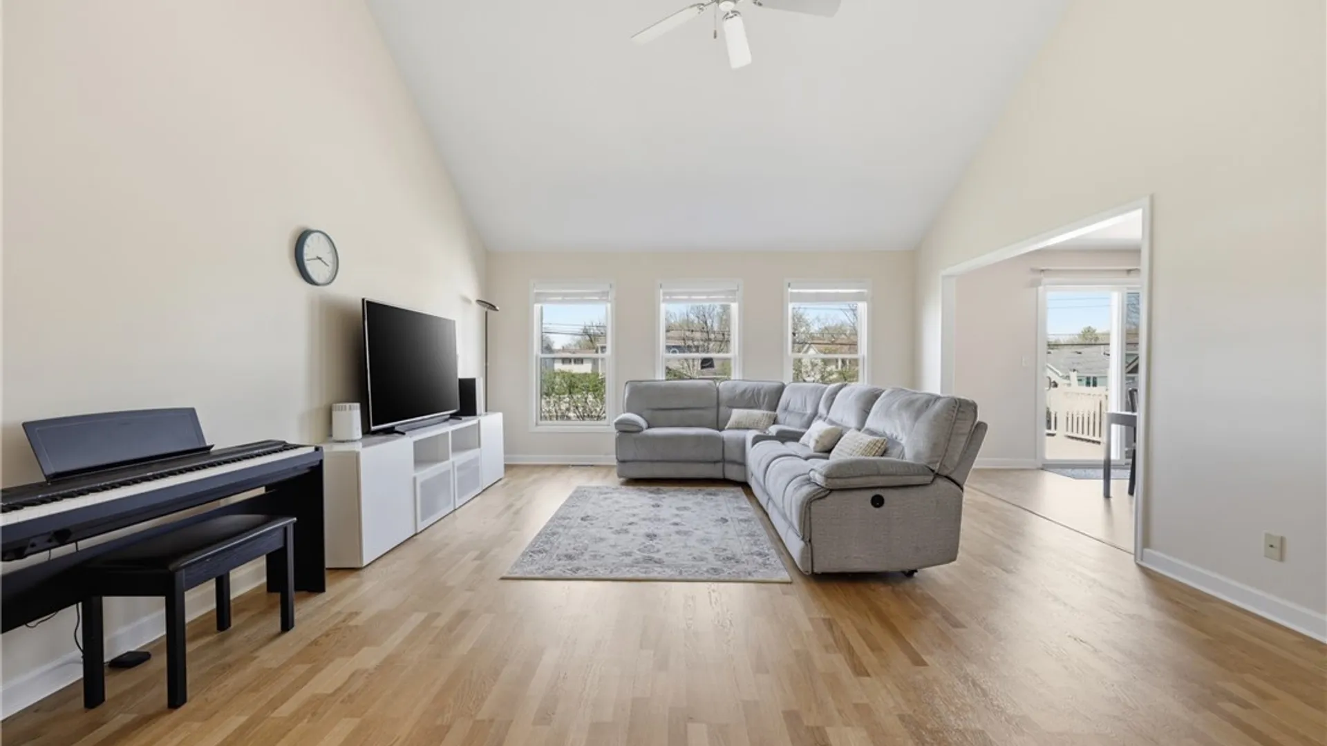 Property at 98 Morris Crescent, West Seneca, NY 14224 7