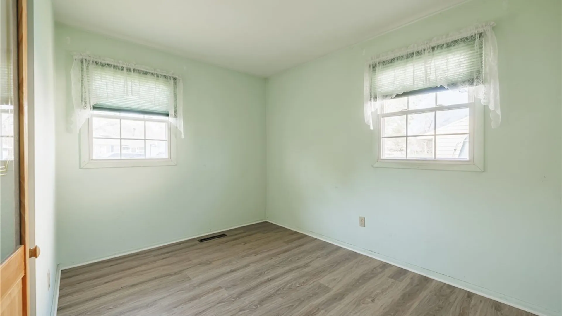 Property at 302 Wellington Road, Webster, NY 14580 15