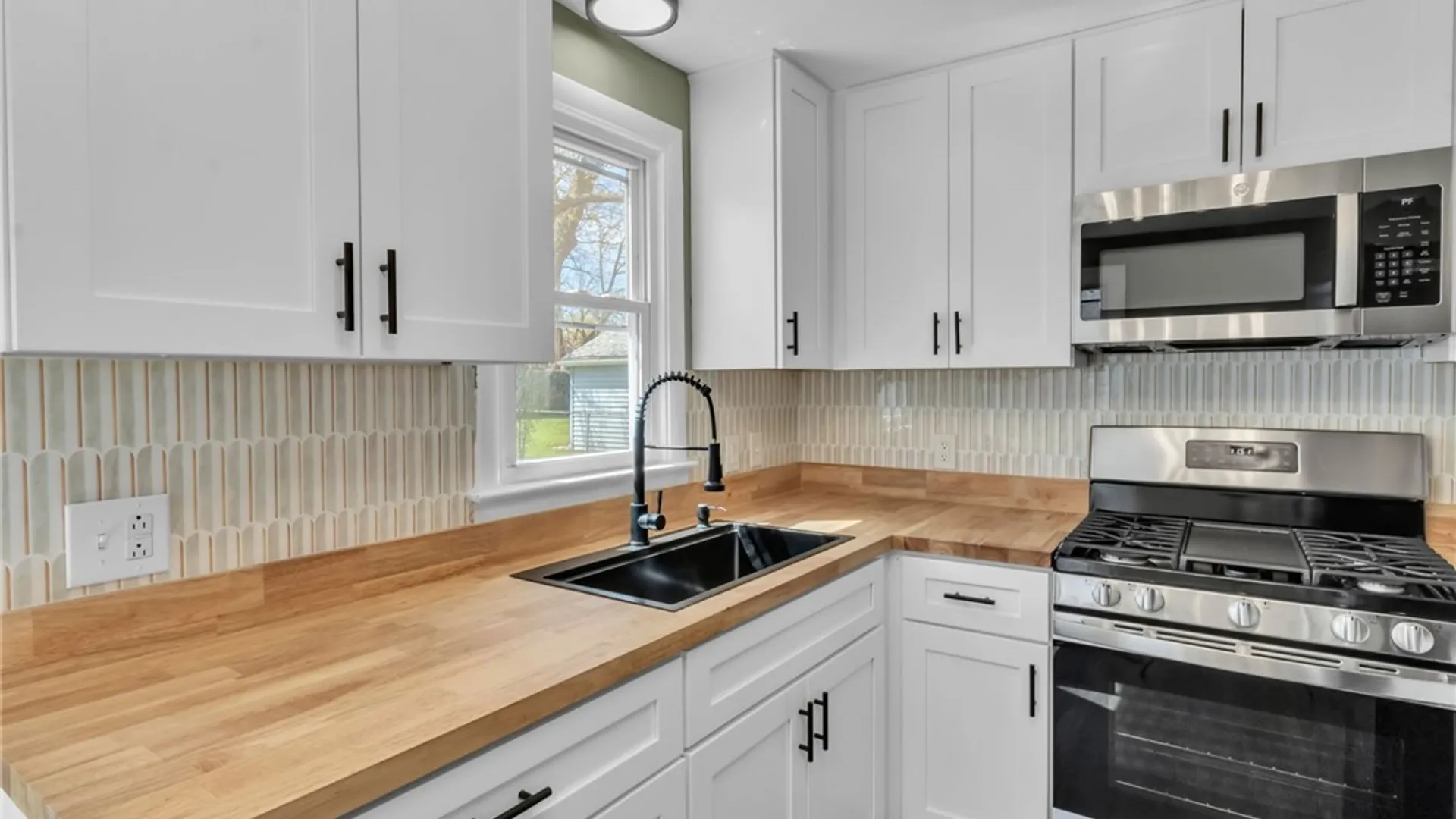 Property at 33 Tussing Lane, Tonawanda, NY 14150 10