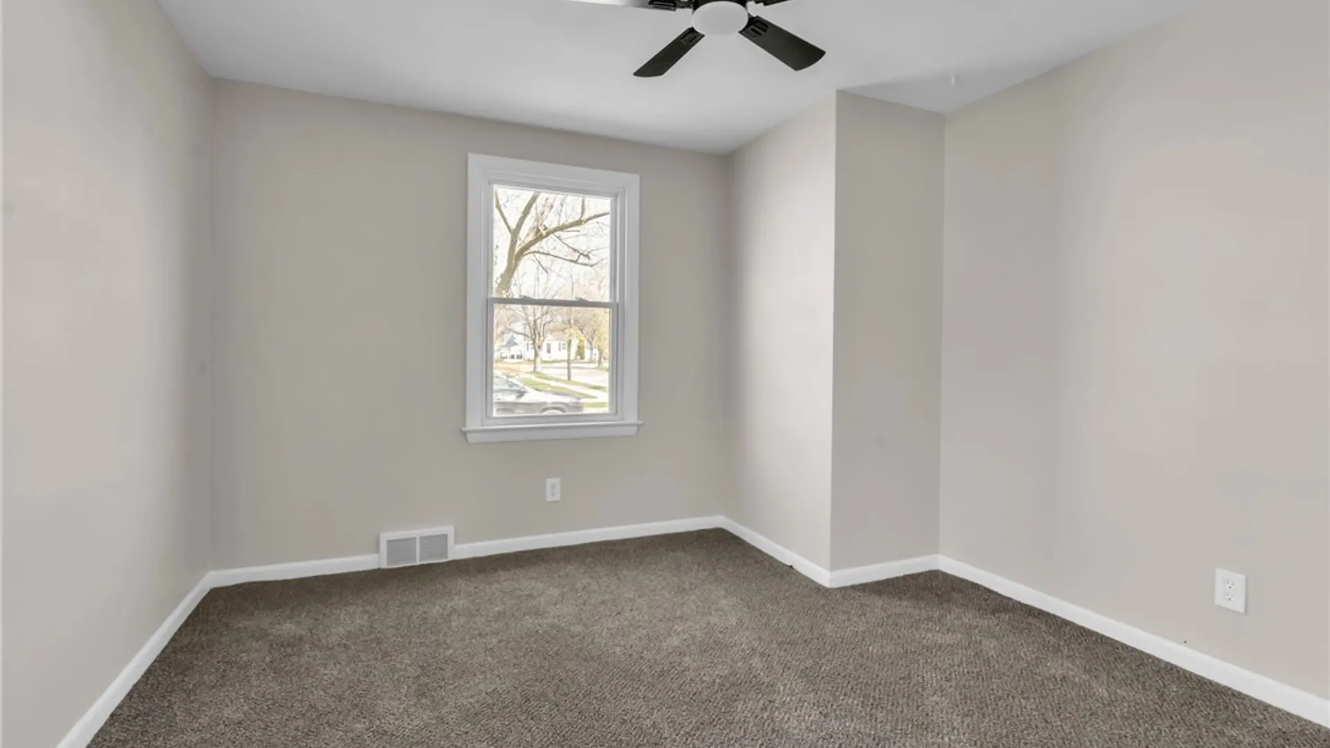 Property at 33 Tussing Lane, Tonawanda, NY 14150 12