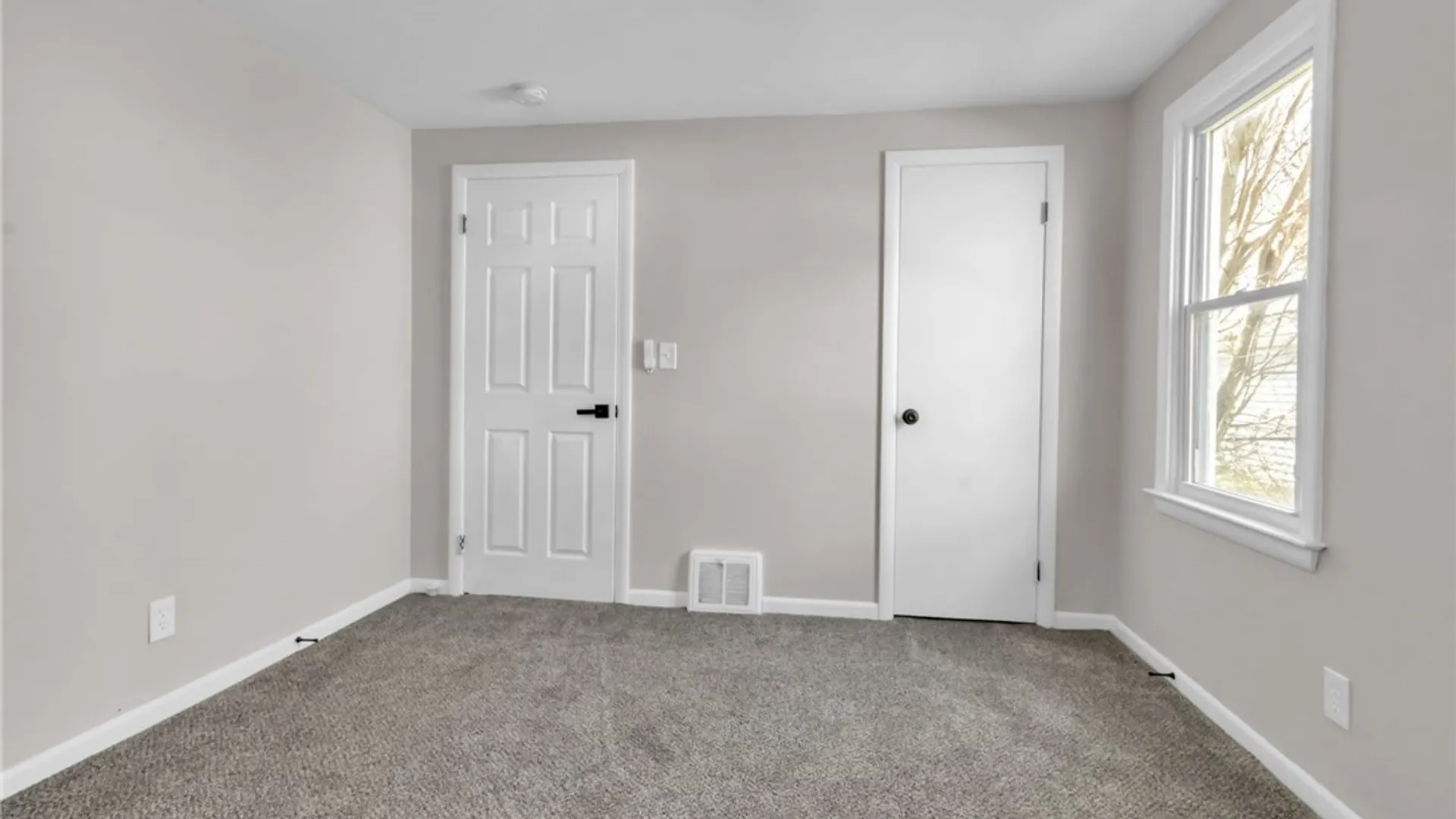 Property at 33 Tussing Lane, Tonawanda, NY 14150 13