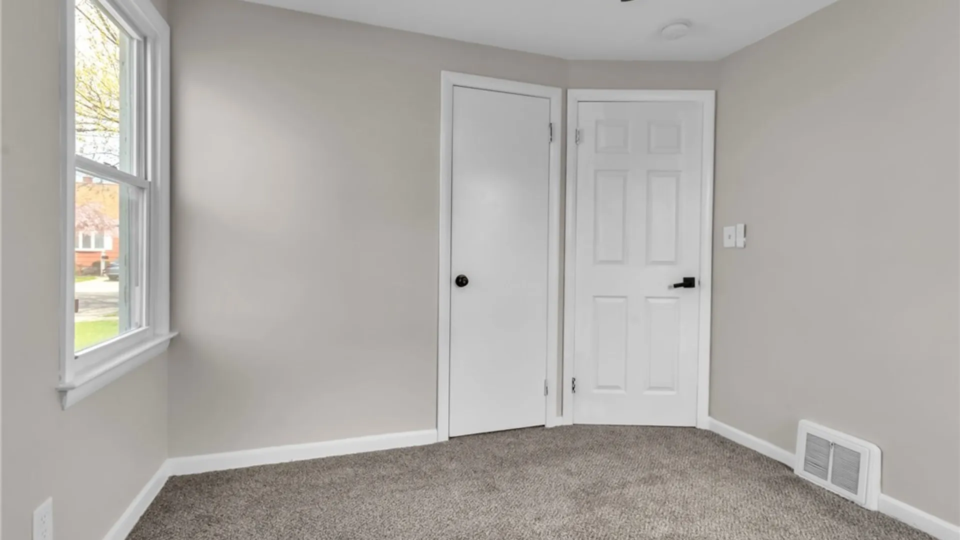 Property at 33 Tussing Lane, Tonawanda, NY 14150 17