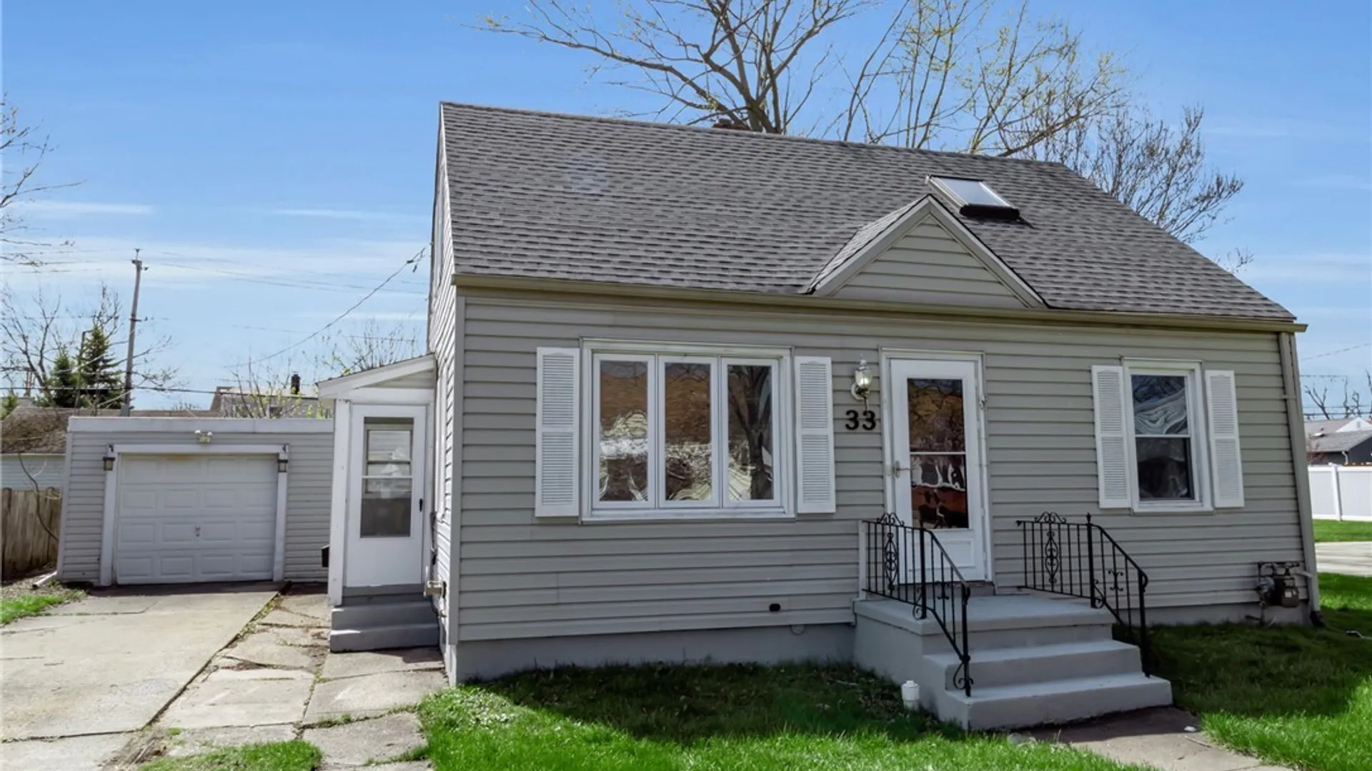 Property at 33 Tussing Lane, Tonawanda, NY 14150 2