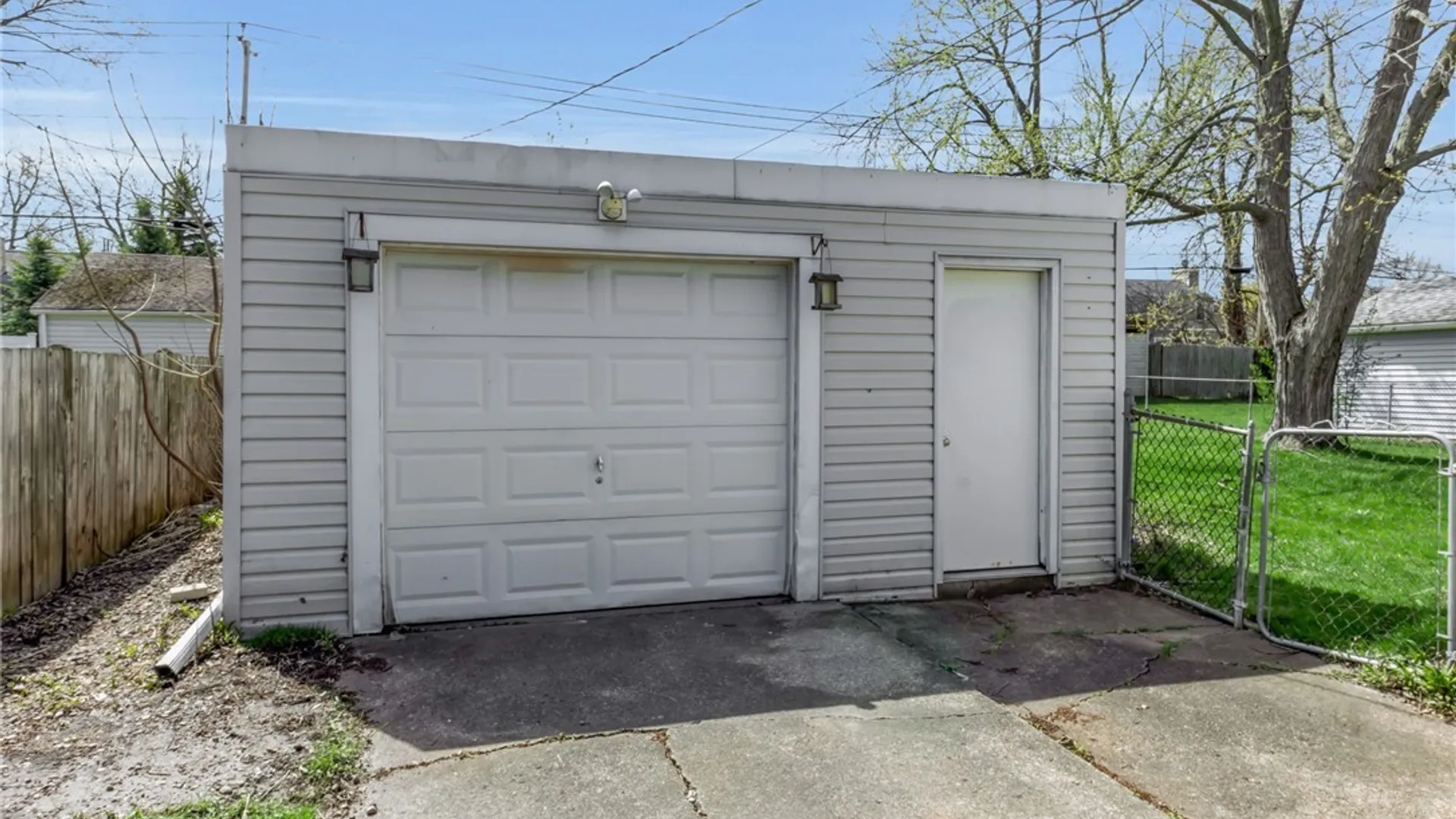 Property at 33 Tussing Lane, Tonawanda, NY 14150 32