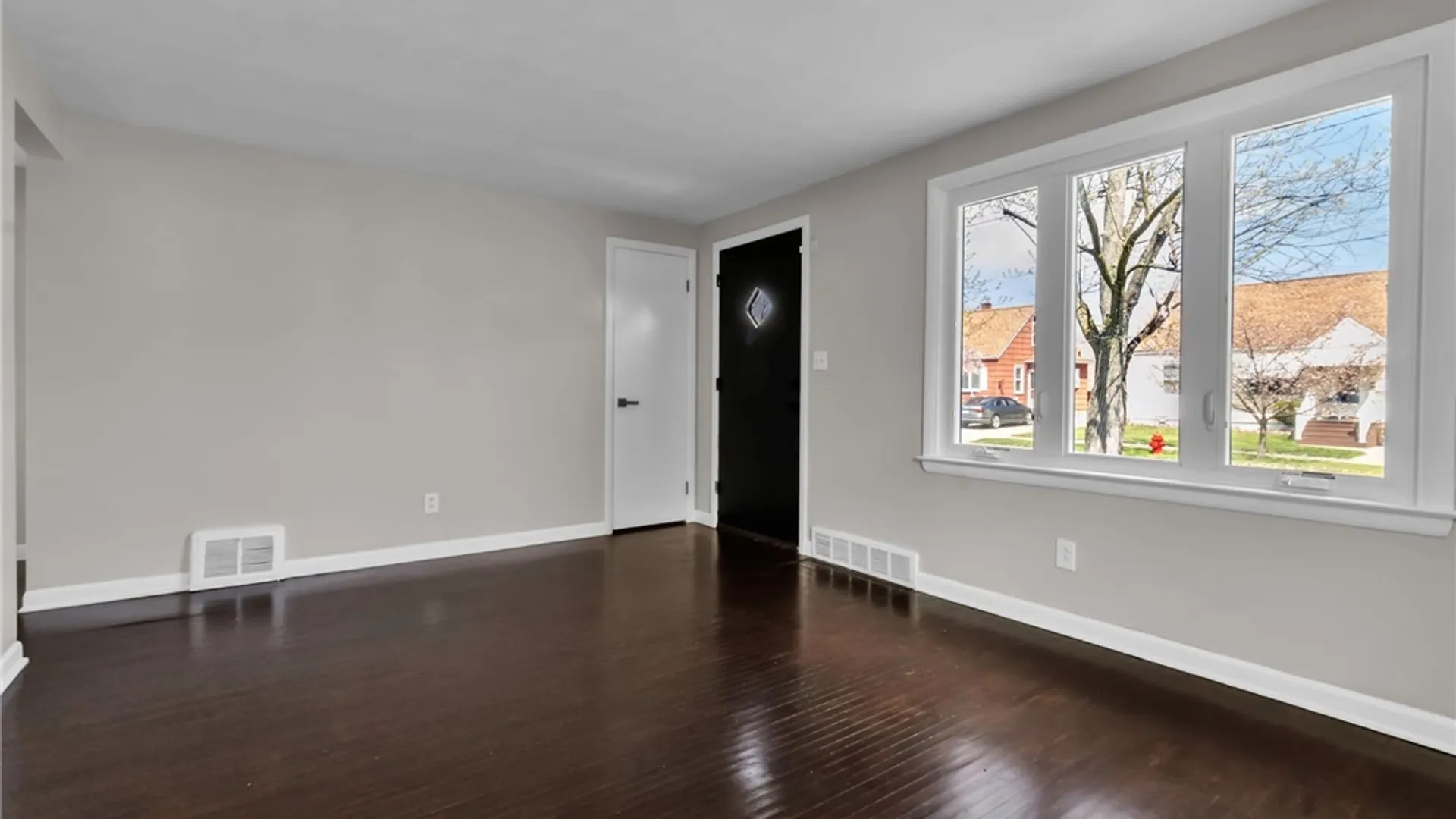 Property at 33 Tussing Lane, Tonawanda, NY 14150 4