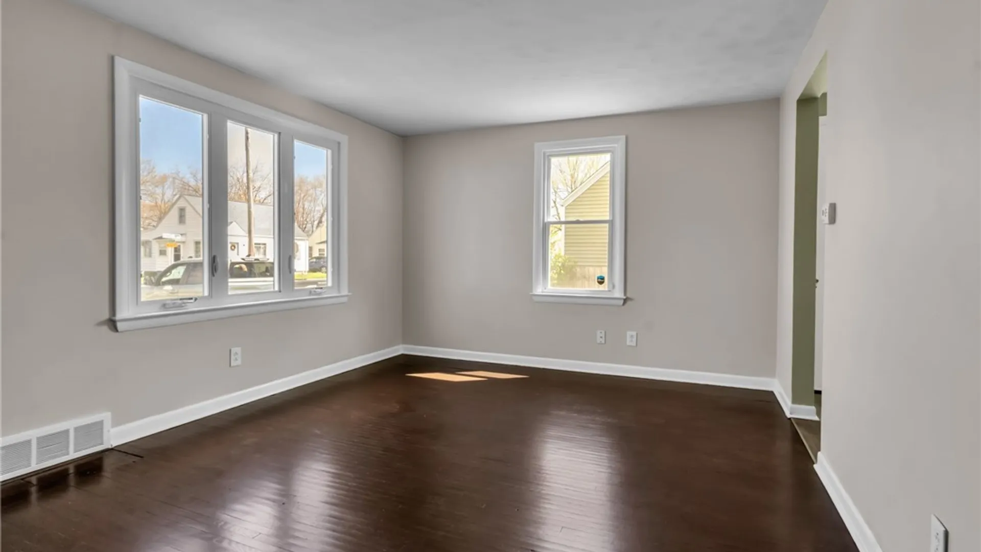 Property at 33 Tussing Lane, Tonawanda, NY 14150 5