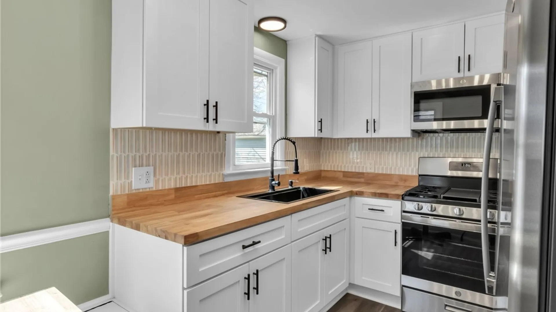 Property at 33 Tussing Lane, Tonawanda, NY 14150 9