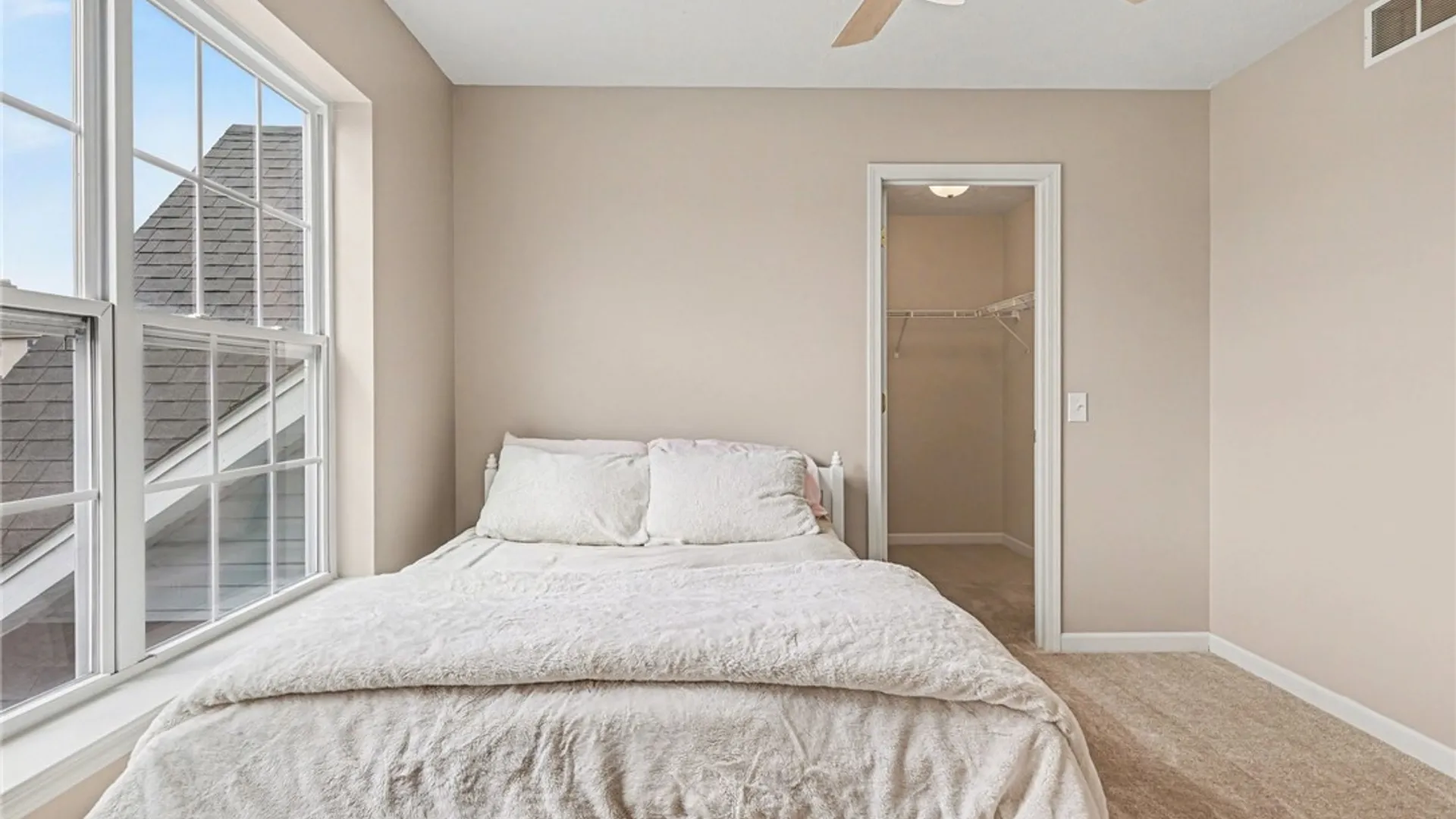 Property at 35 Longton Pl, Henrietta, NY 14586 25