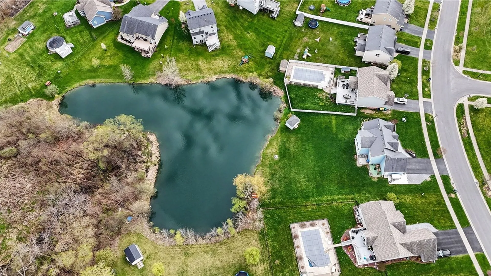 Property at 35 Longton Pl, Henrietta, NY 14586 41