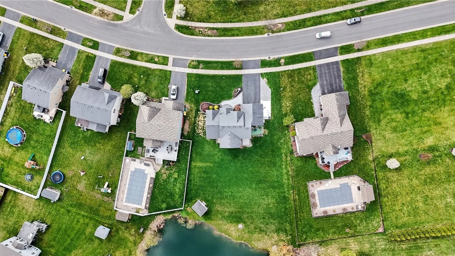 Property at 35 Longton Pl, Henrietta, NY 14586 45