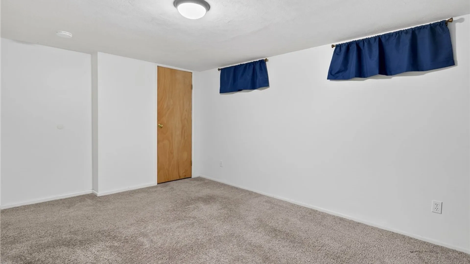 Property at 813 Lamont Circle, Cortlandville, NY 13045 32