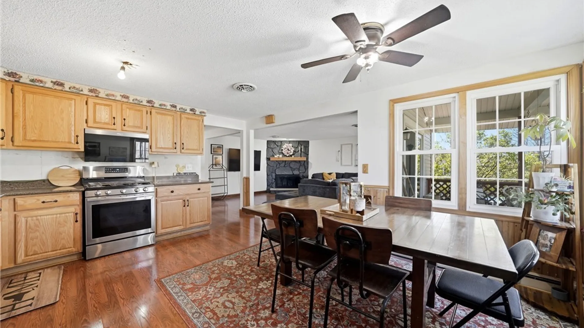 Property at 4528 Roundtree Road, Hamburg, NY 14075 17