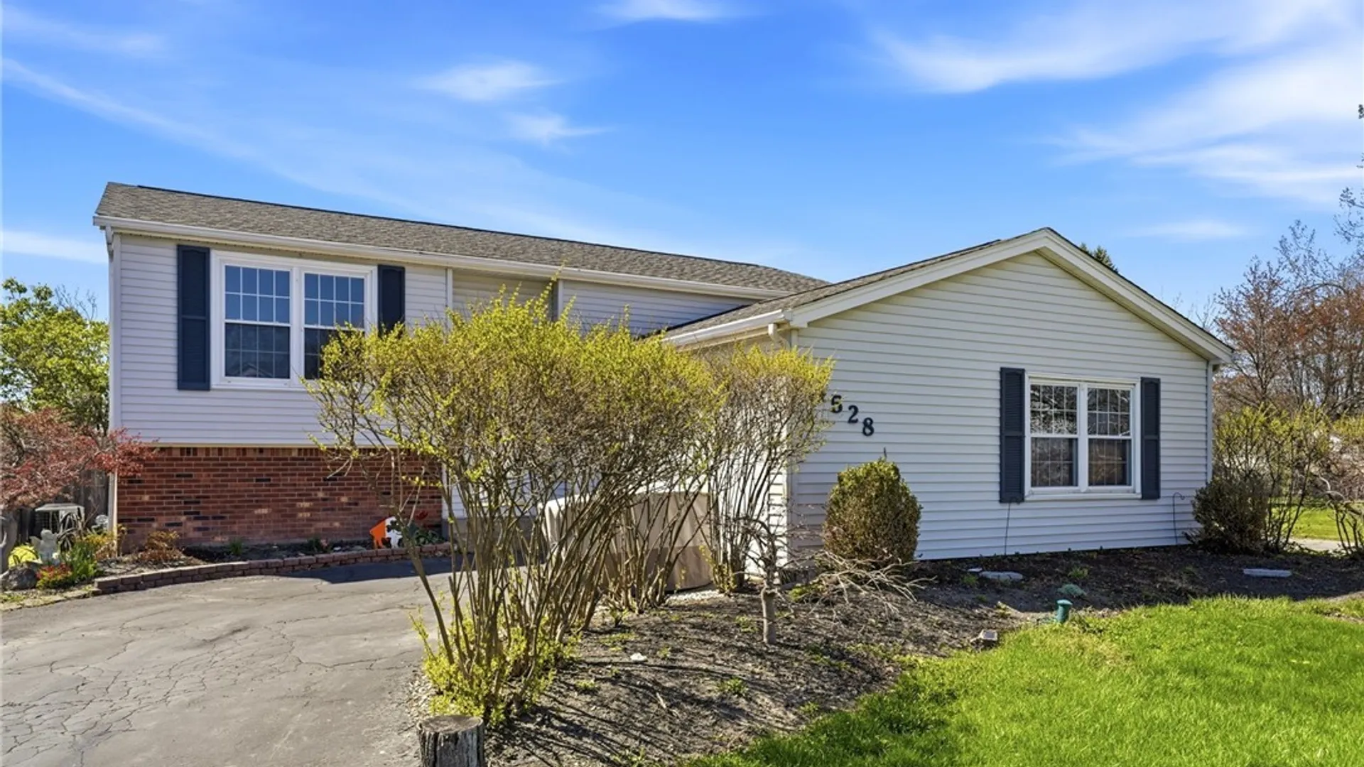 Property at 4528 Roundtree Road, Hamburg, NY 14075 2