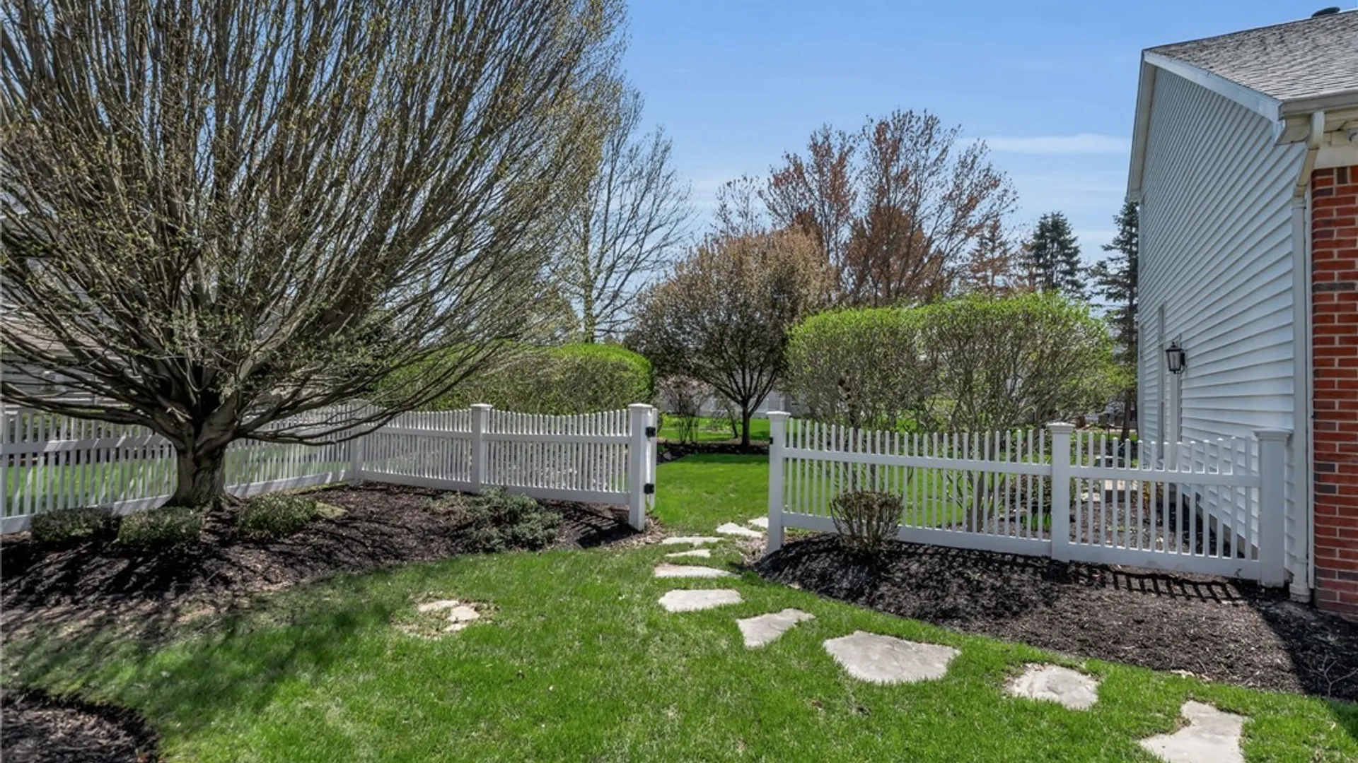 Property at 9357 Juniper Pl, Clarence, NY 14032 5