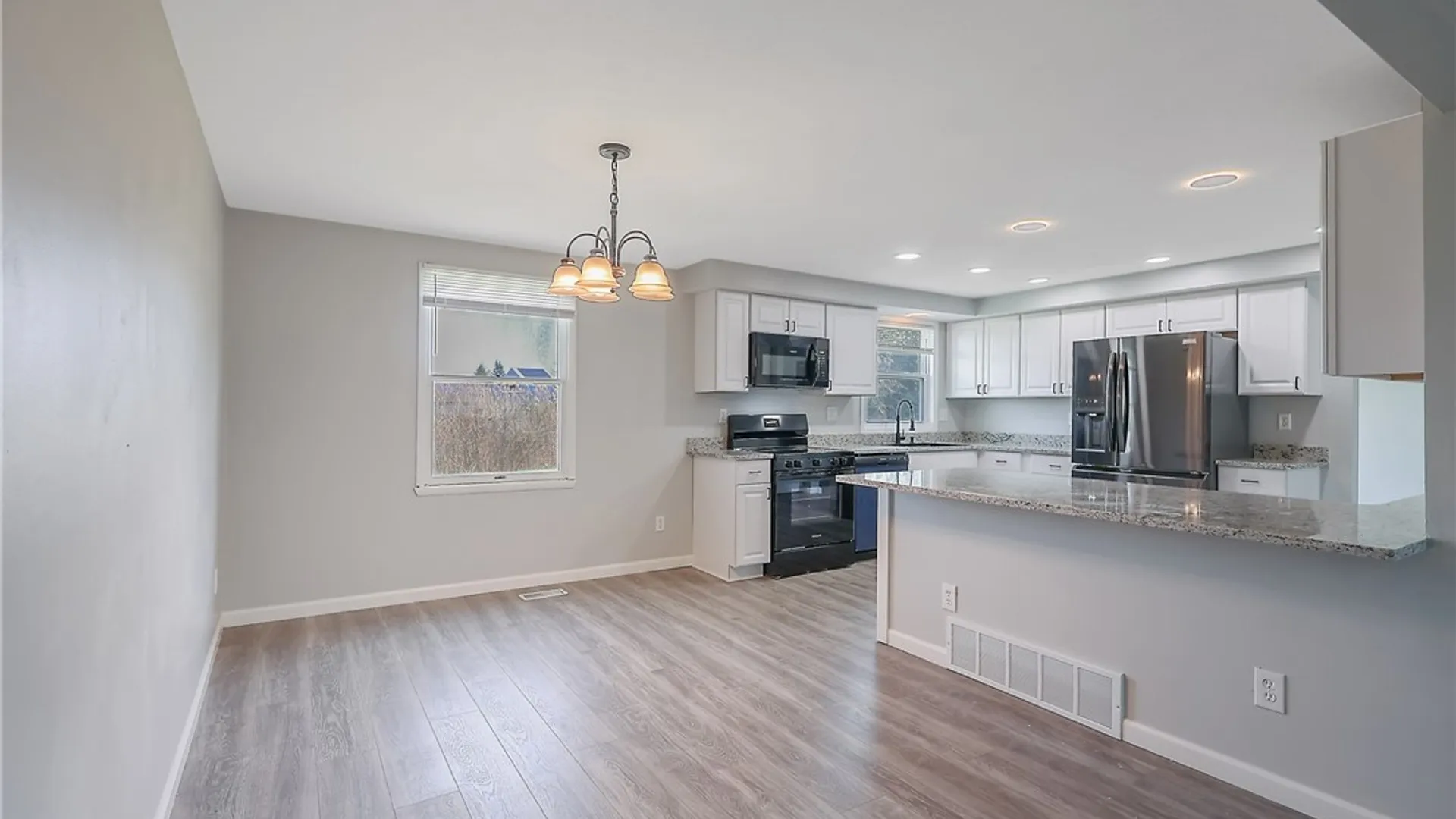 Property at 8026 Pickett Lane, Cicero, NY 13039 10