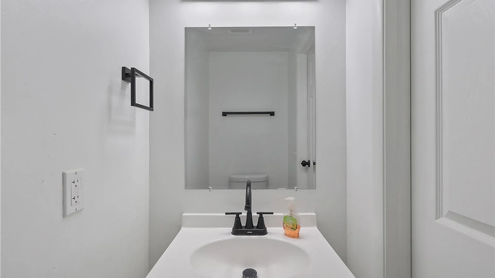 Property at 8026 Pickett Lane, Cicero, NY 13039 20