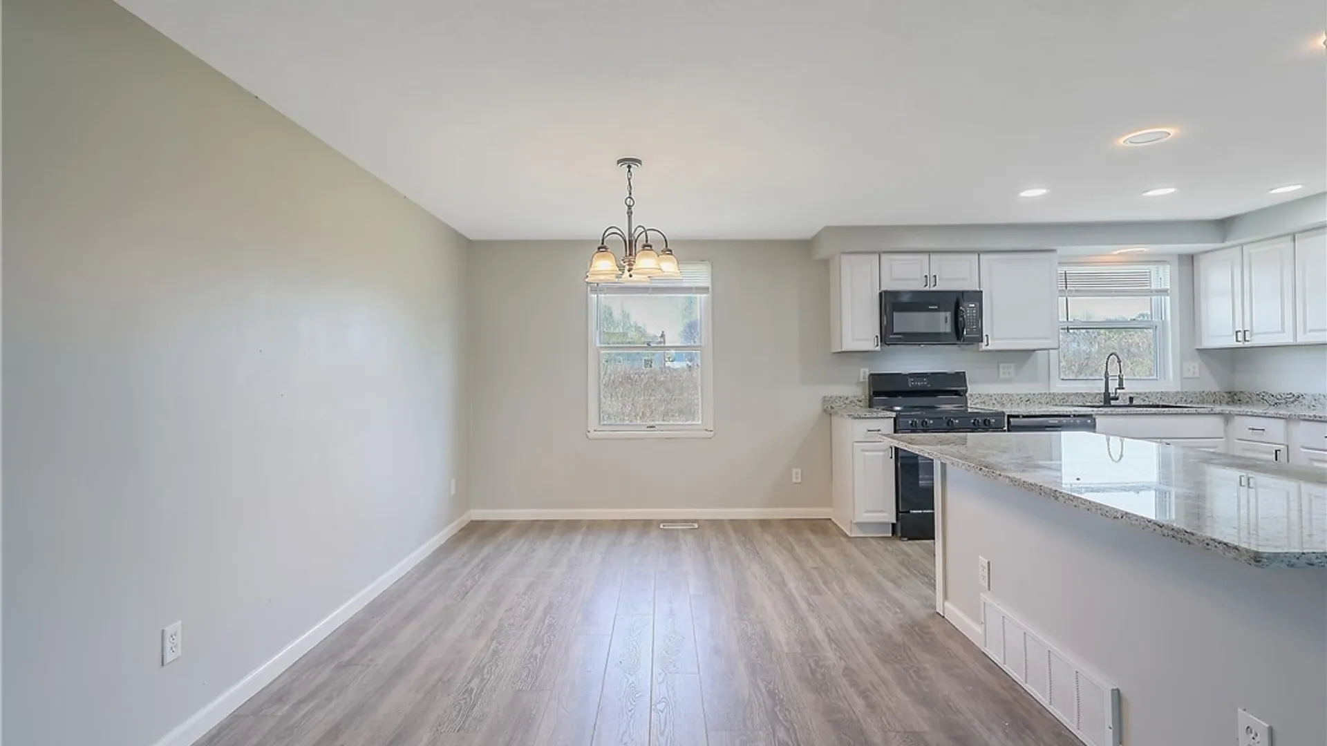 Property at 8026 Pickett Lane, Cicero, NY 13039 9