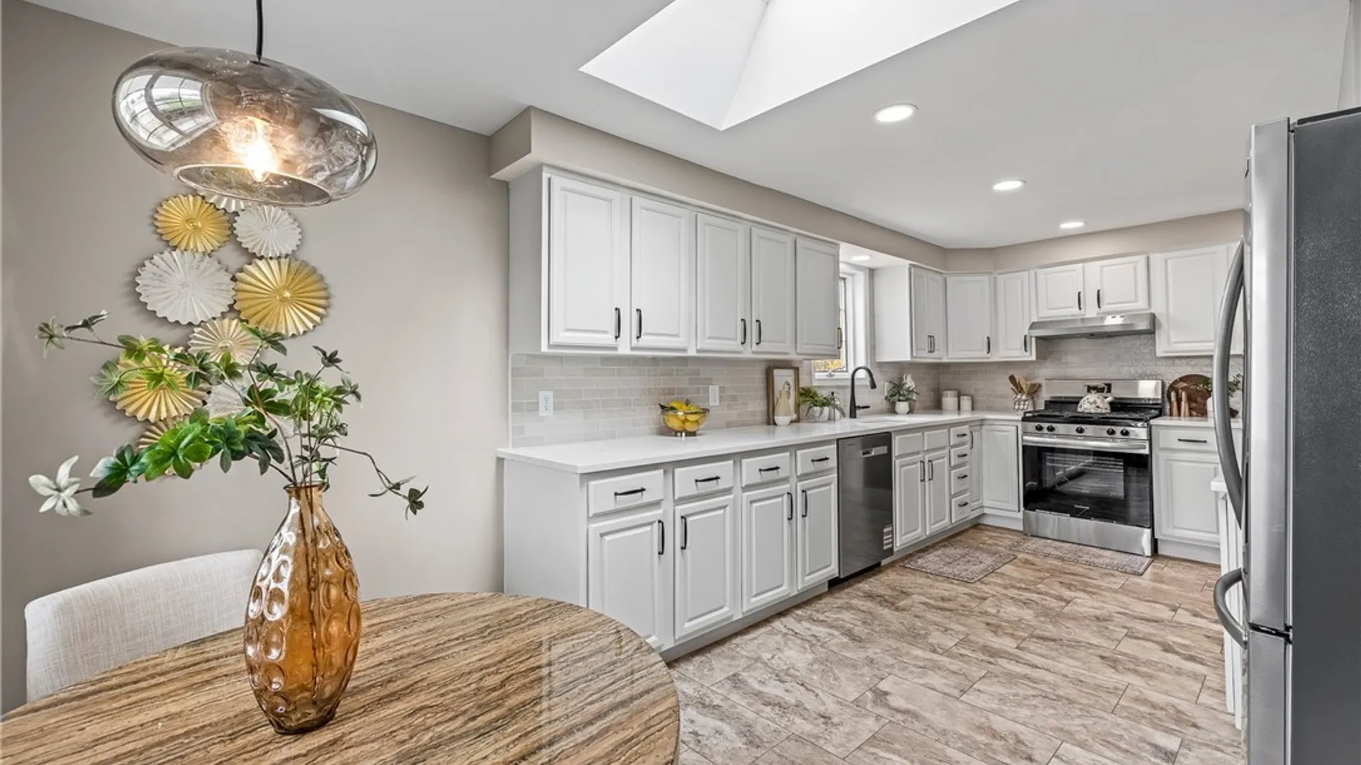 Property at 601 Roycroft Boulevard, Cheektowaga, NY 14225 15