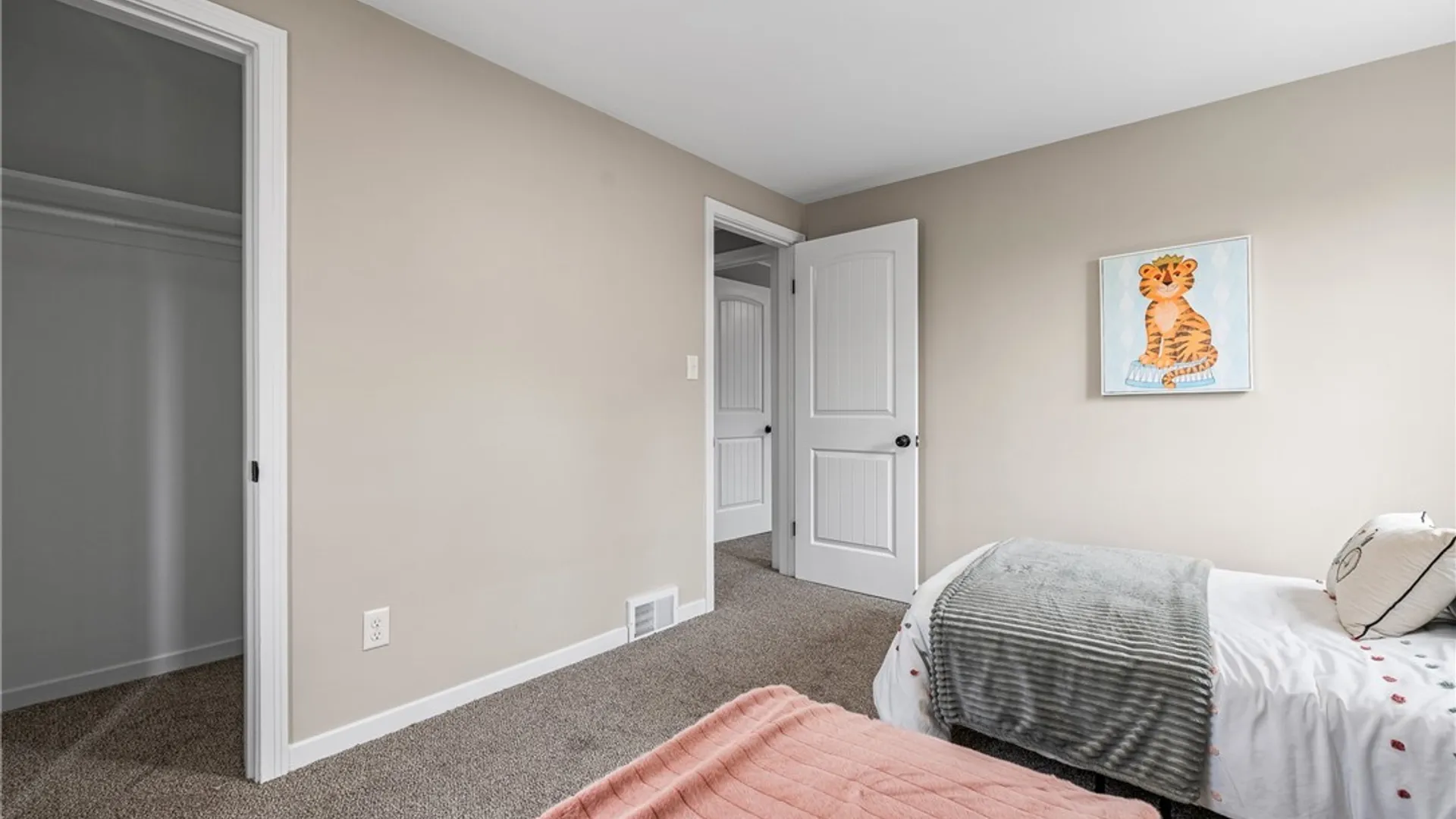 Property at 601 Roycroft Boulevard, Cheektowaga, NY 14225 29