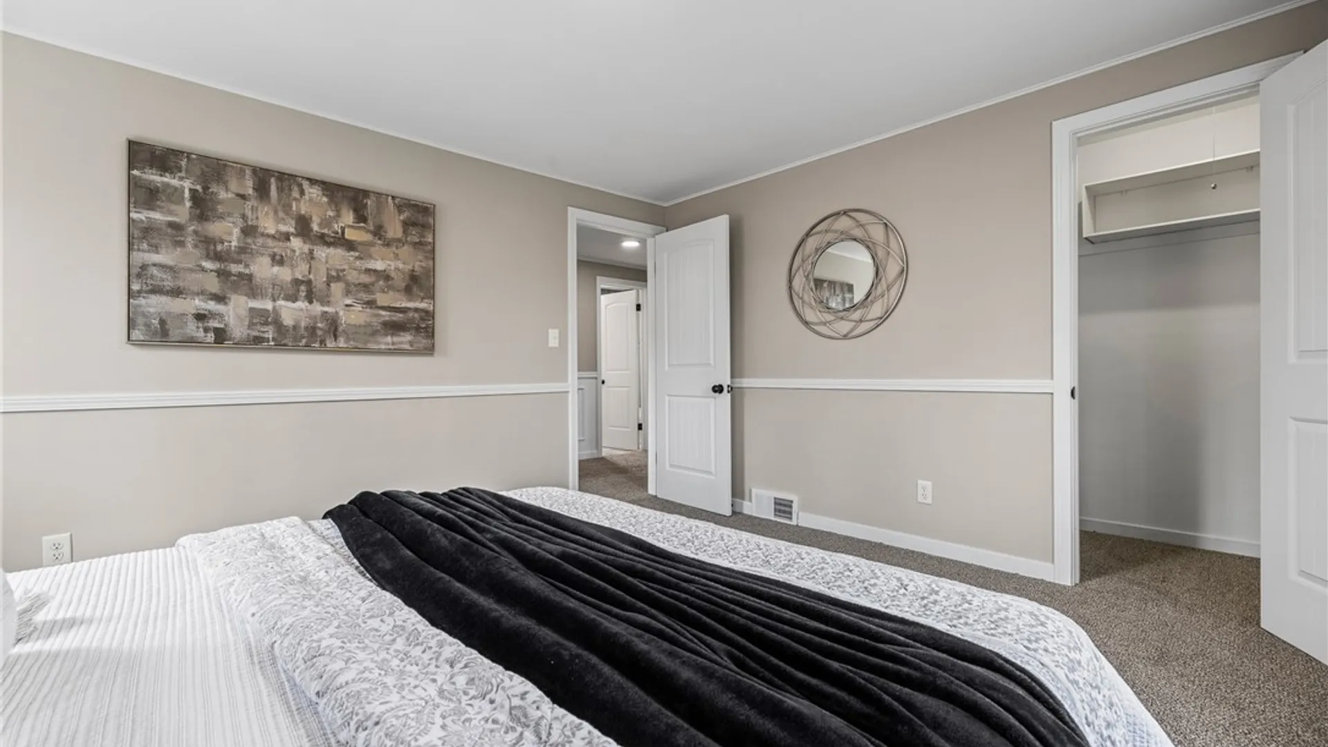 Property at 601 Roycroft Boulevard, Cheektowaga, NY 14225 31