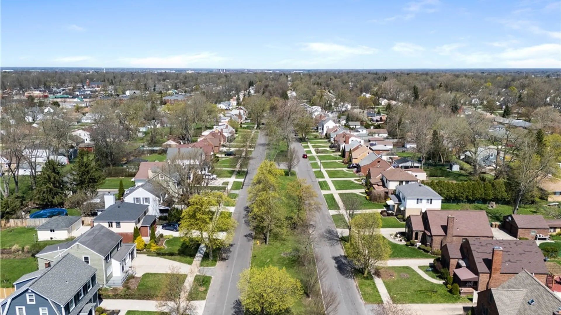 Property at 601 Roycroft Boulevard, Cheektowaga, NY 14225 46