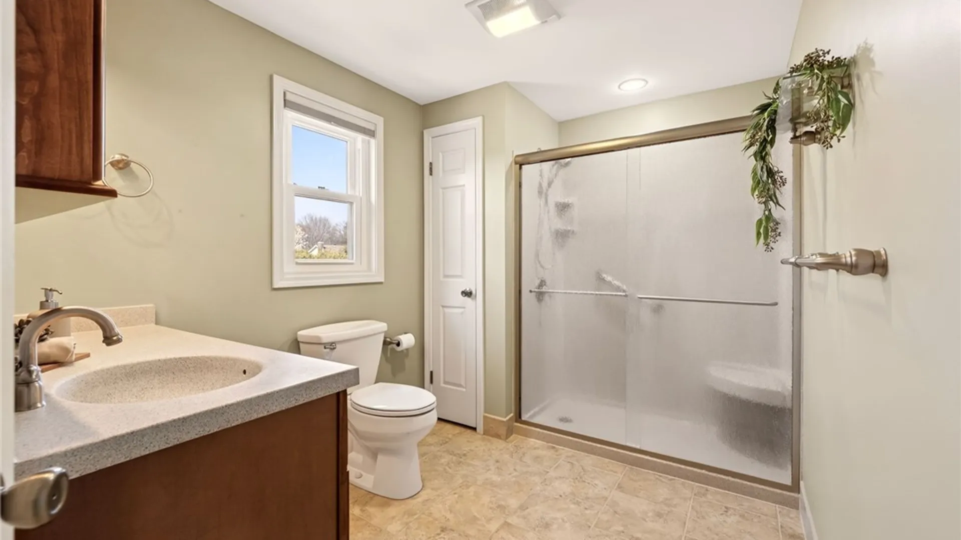 Property at 480 Spring Meadow Lane, Webster, NY 14580 28