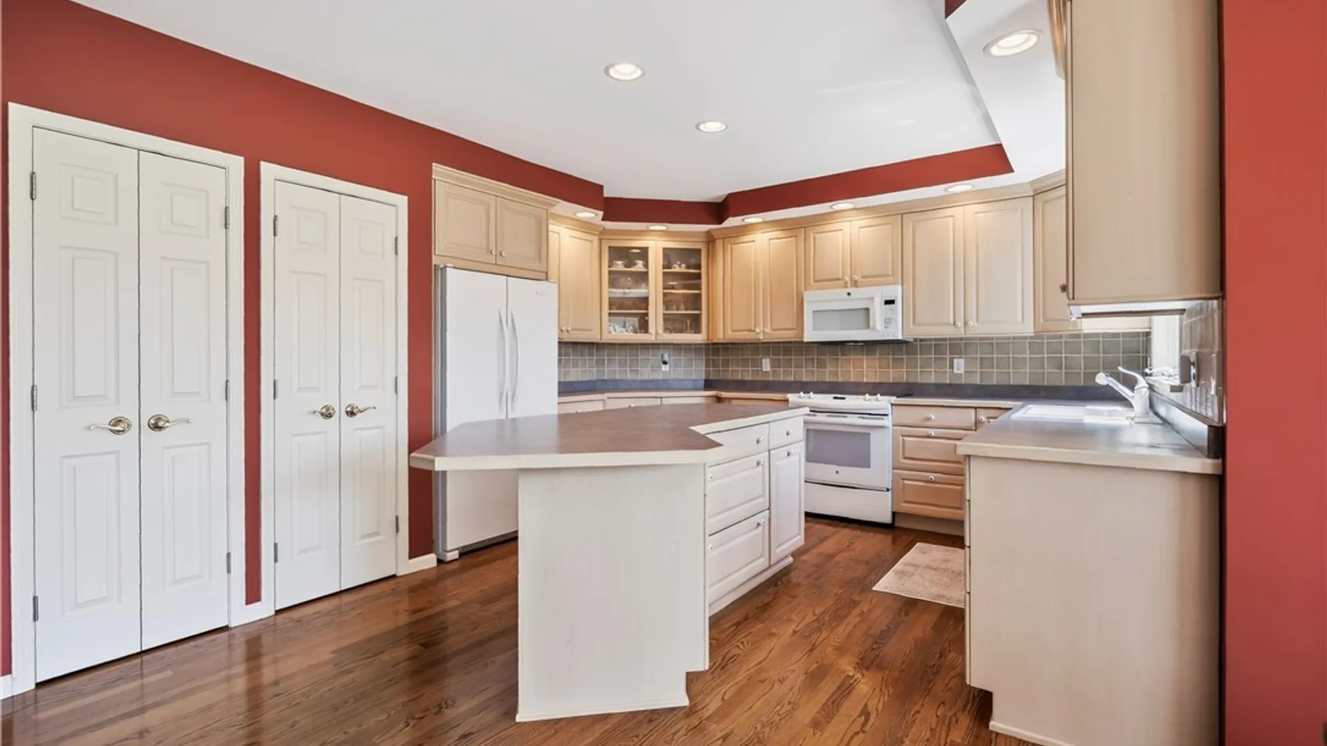 Property at 17 Sanibel Dr Drive, Perinton, NY 14450 18