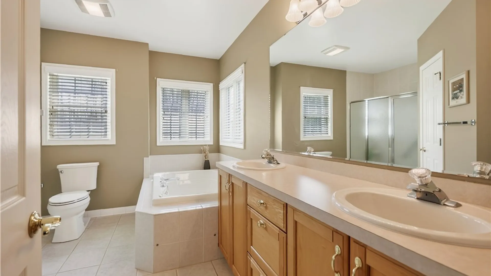 Property at 17 Sanibel Dr Drive, Perinton, NY 14450 26