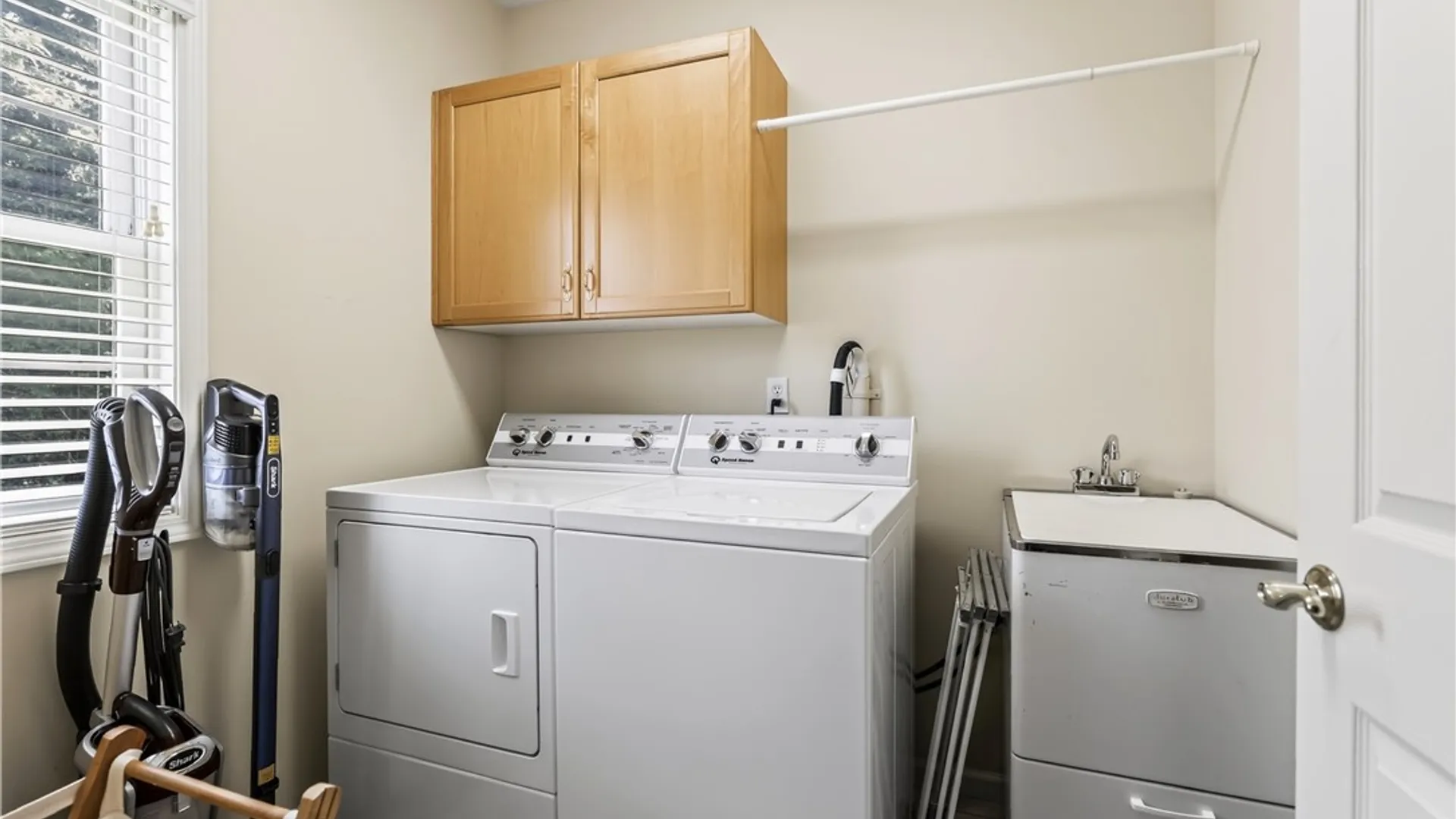 Property at 17 Sanibel Dr Drive, Perinton, NY 14450 35