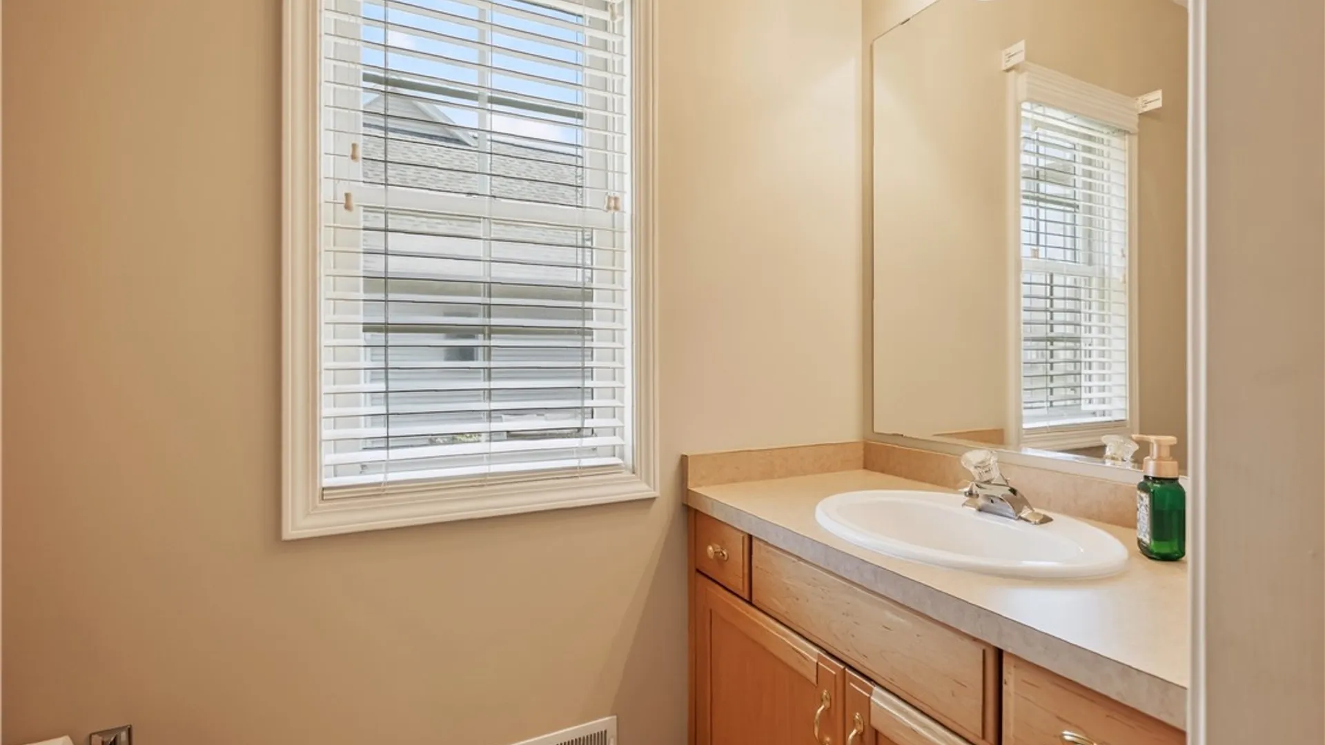 Property at 17 Sanibel Dr Drive, Perinton, NY 14450 36