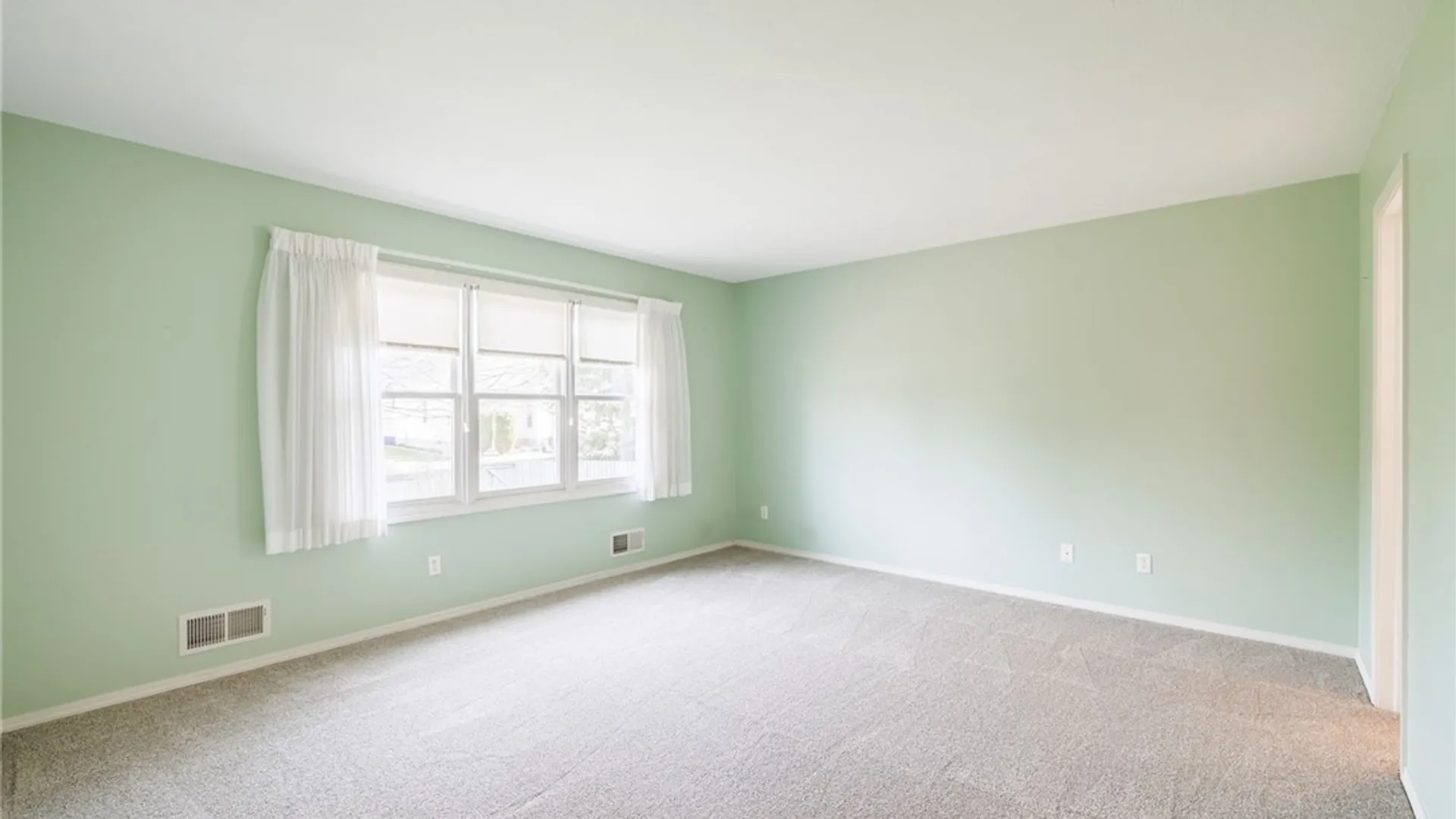 Property at 337 Sunny Mill Lane, Greece, NY 14626 27