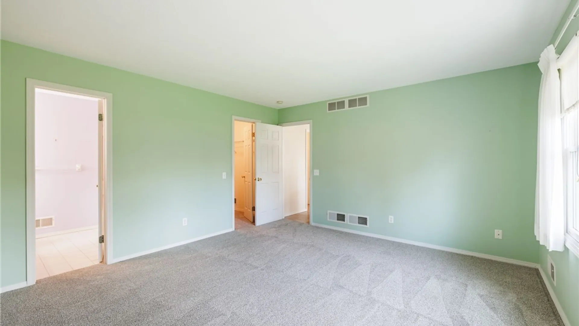 Property at 337 Sunny Mill Lane, Greece, NY 14626 28