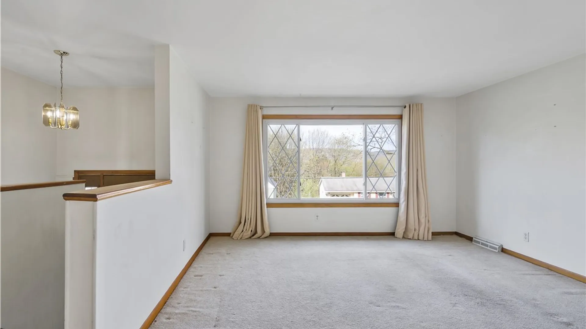 Property at 139 Sunrise Drive, Syracuse, NY 13205 4