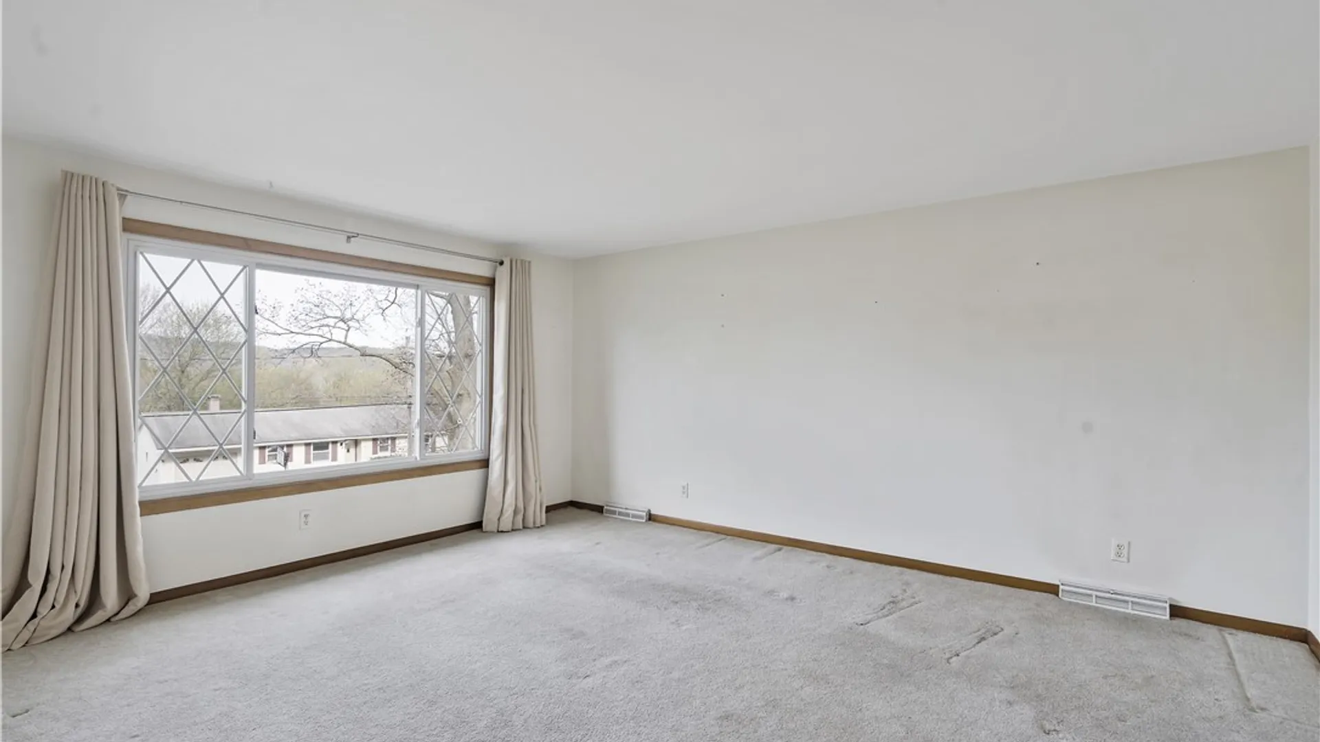 Property at 139 Sunrise Drive, Syracuse, NY 13205 5