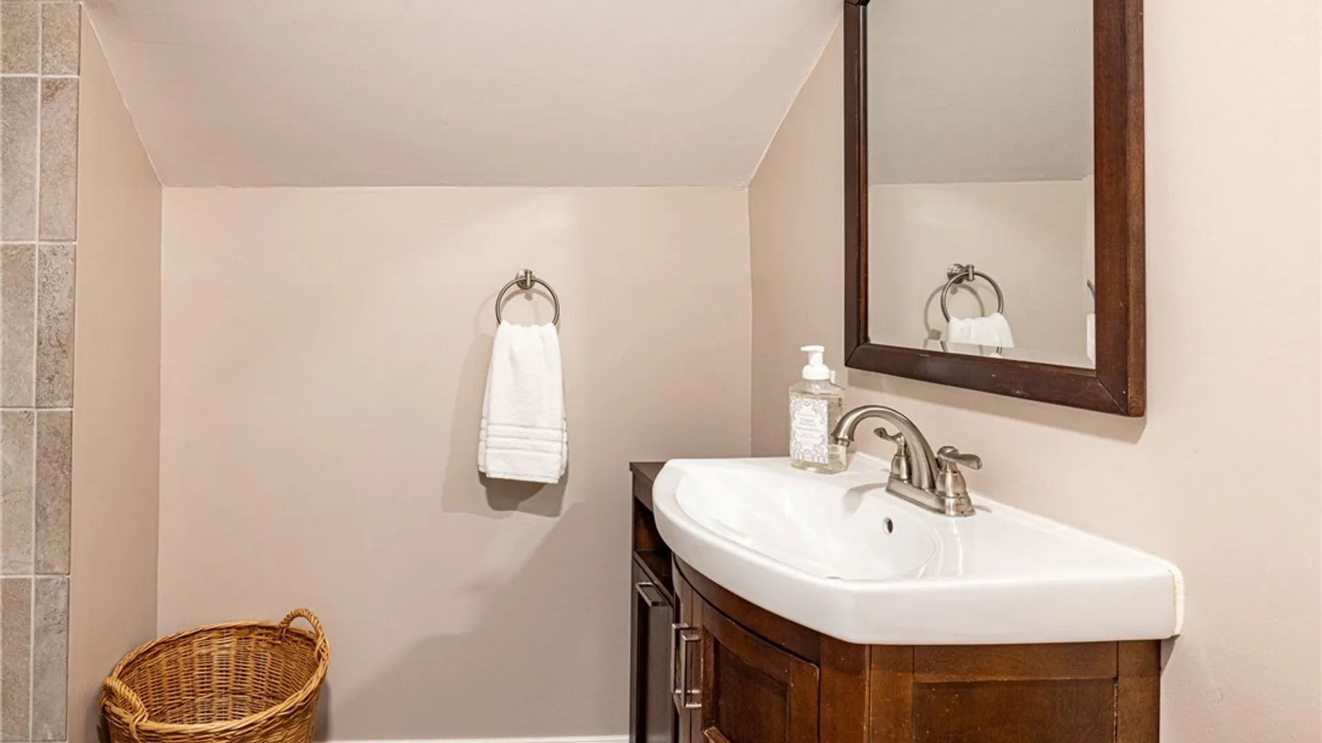 Property at 45 Leitch Avenue, Skaneateles, NY 13152 22