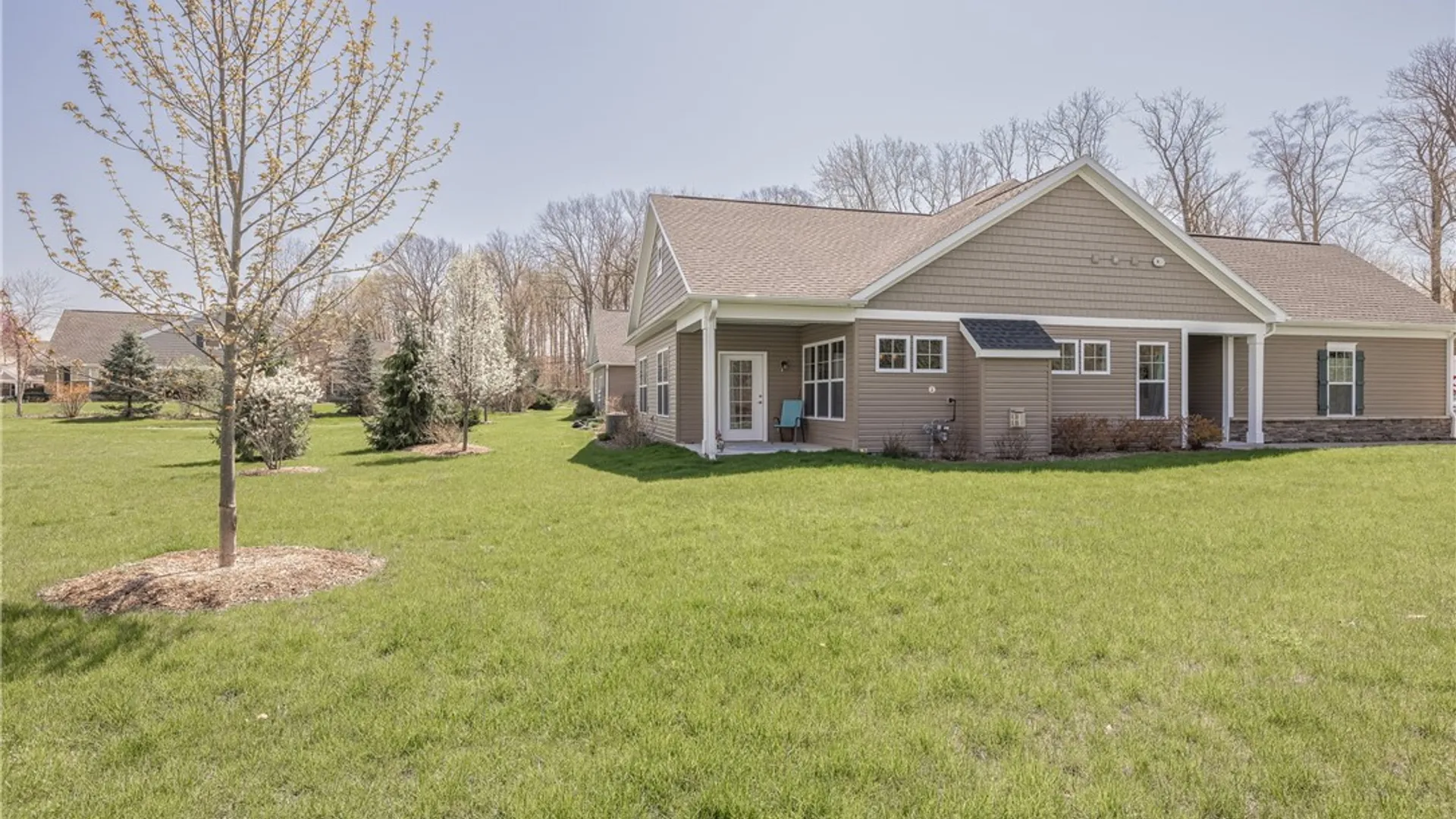 Property at 801 Rivers Run, Henrietta, NY 14623 28